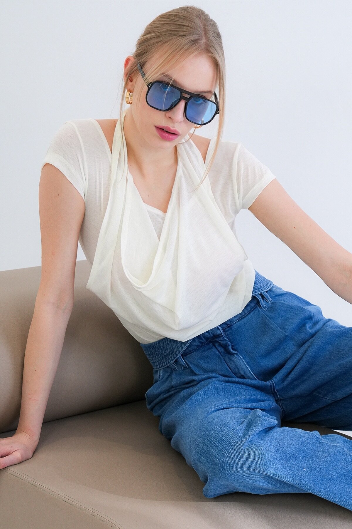 Havuz Yaka Degaje Detaylı Transparan Örme Bluz