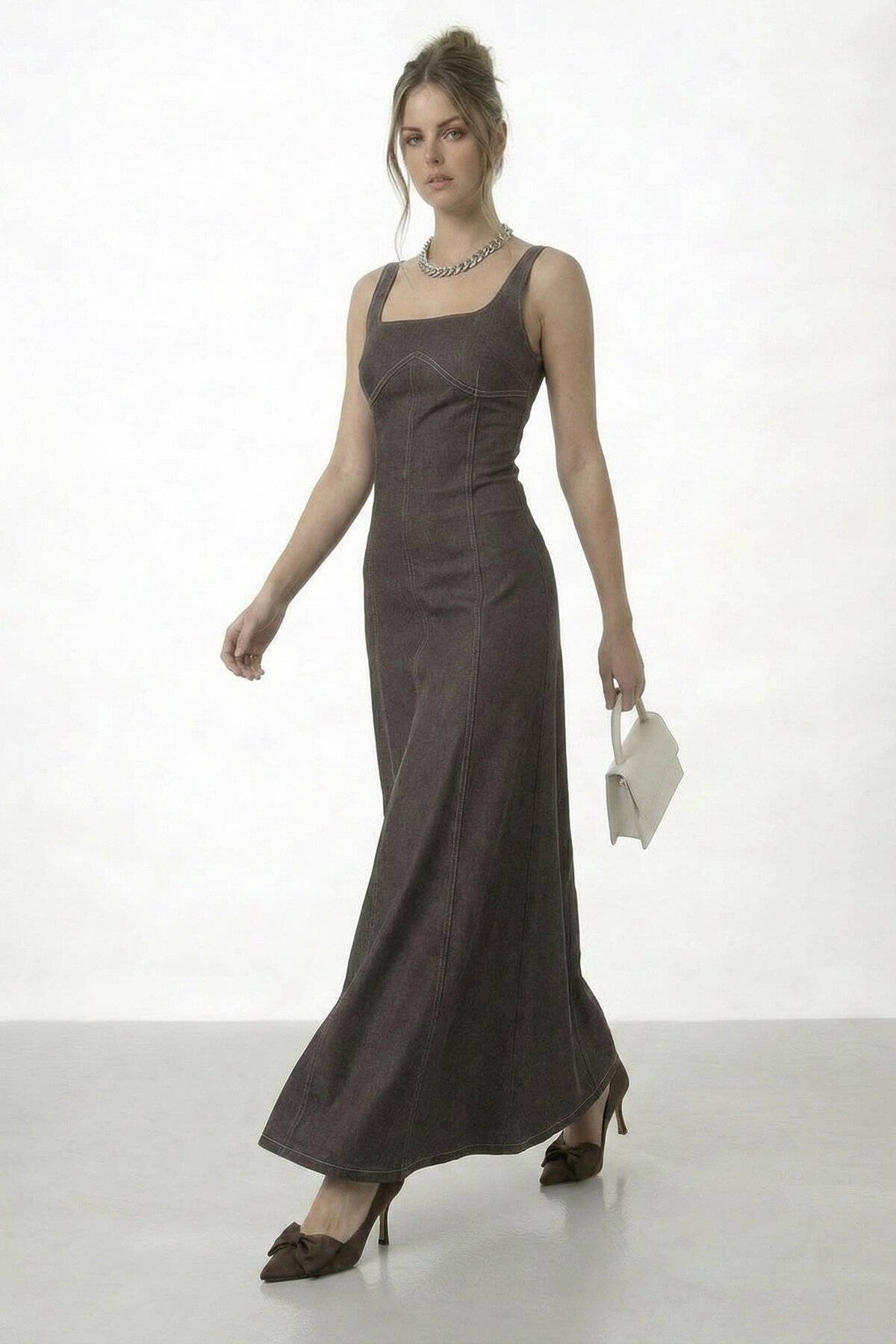 Kare Yaka Dikiş Detaylı Maxi Elbise