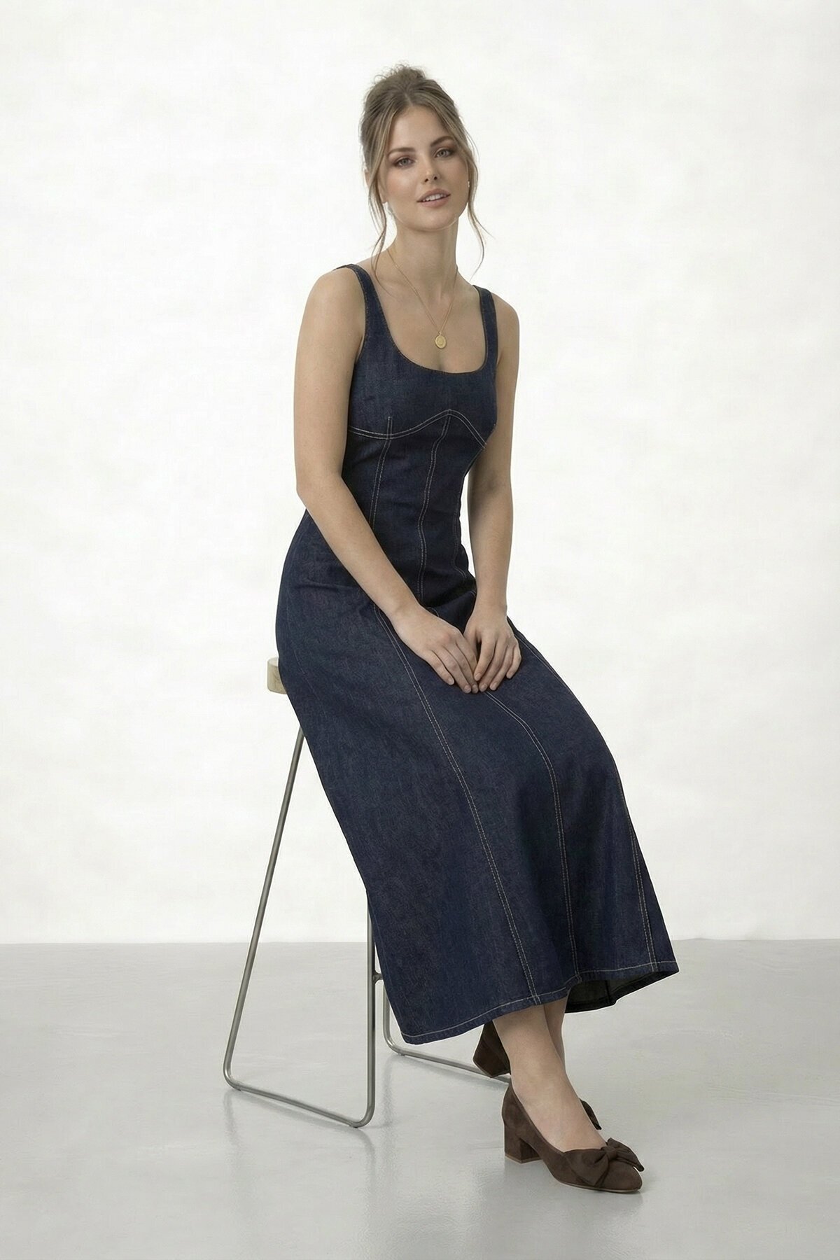 Kare Yaka Dikiş Detaylı Maxi Elbise