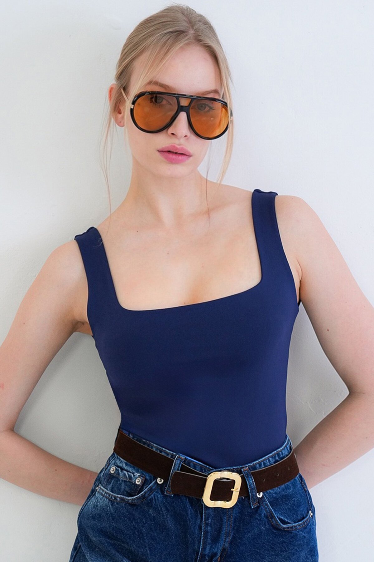 Kare Yaka İnce Askılı Sandy Kumaş Bluz