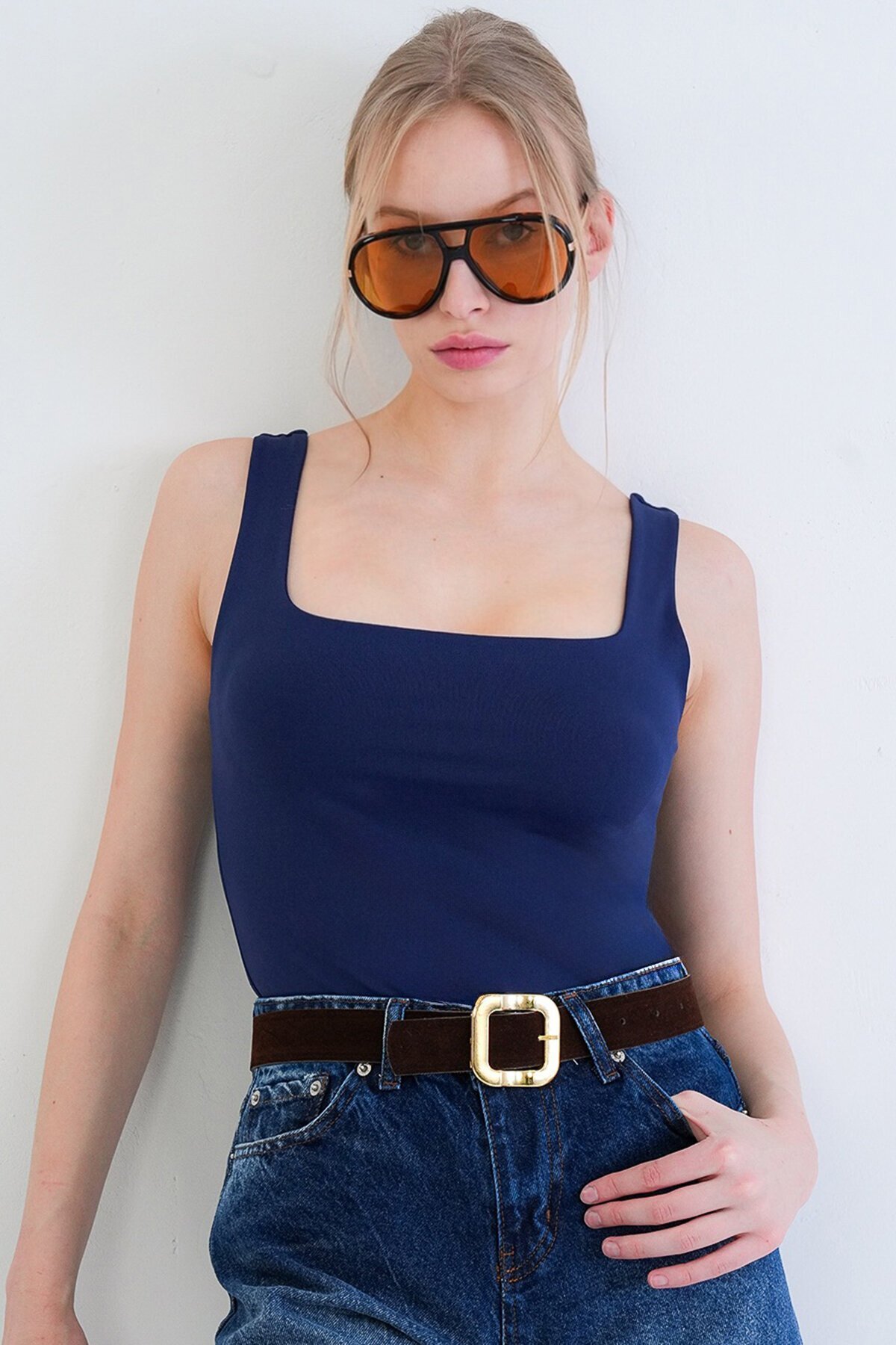 Kare Yaka İnce Askılı Sandy Kumaş Bluz