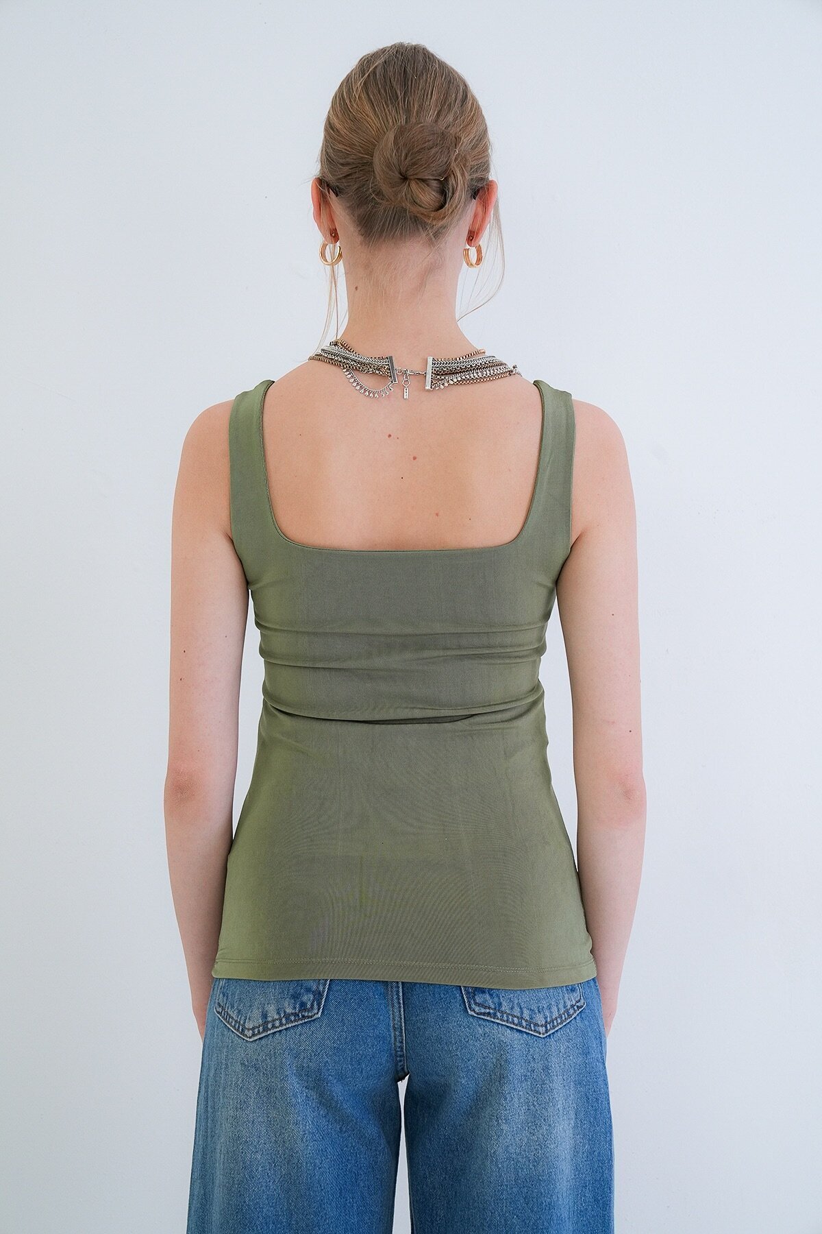 Kare Yaka İnce Askılı Sandy Kumaş Bluz