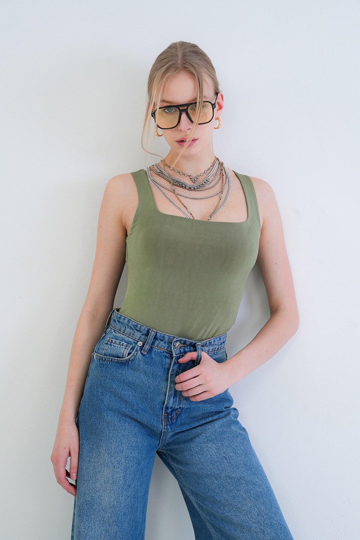 Kare Yaka İnce Askılı Sandy Kumaş Bluz