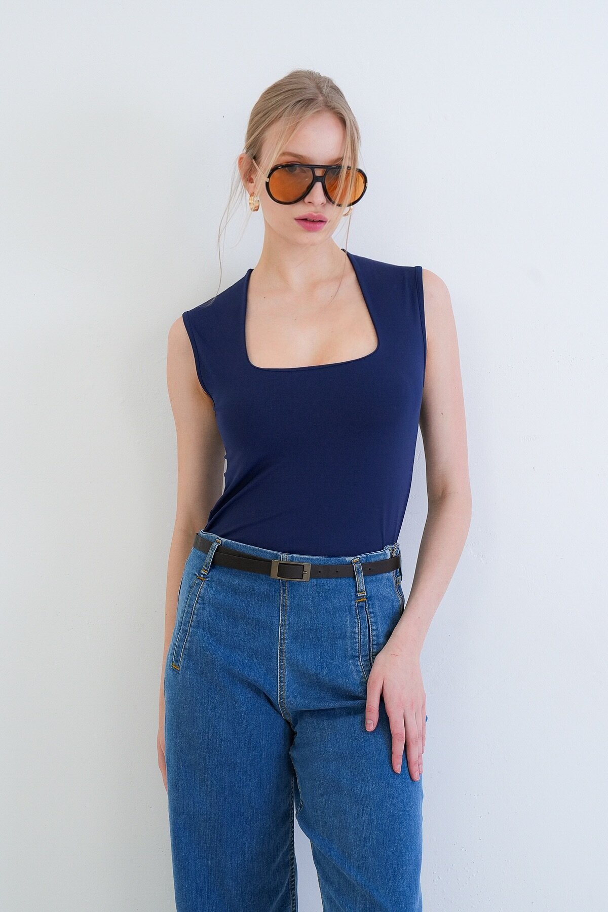 Kare Yaka Kalın Askılı Sandy Bluz