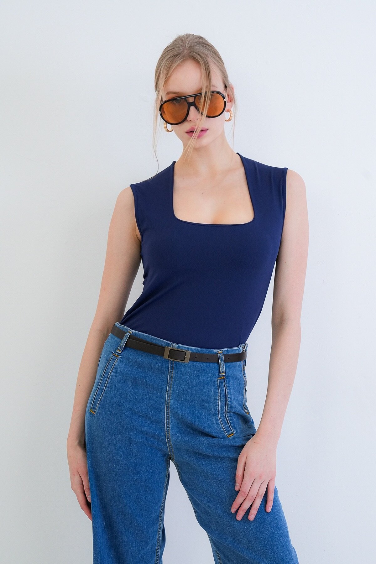 Kare Yaka Kalın Askılı Sandy Bluz