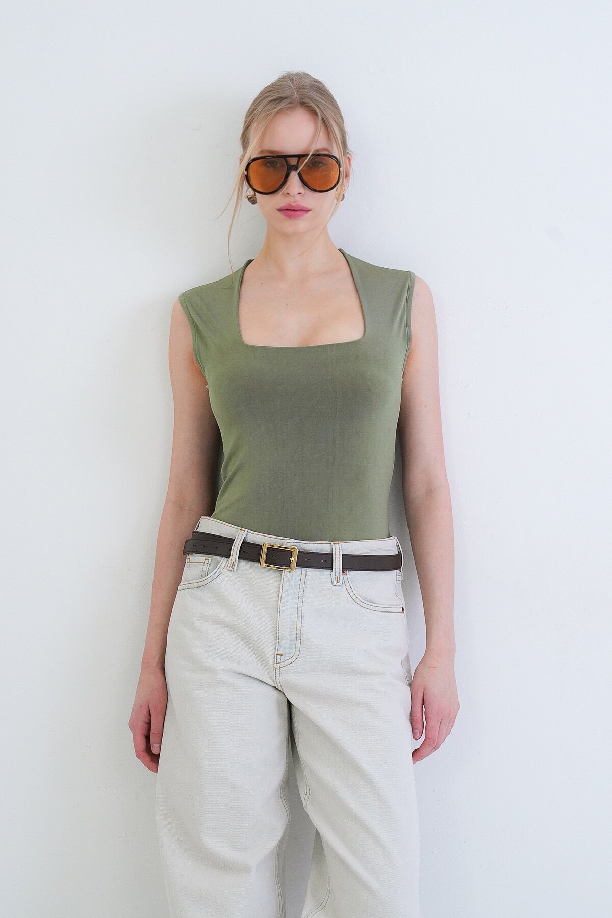 Kare Yaka Kalın Askılı Sandy Bluz