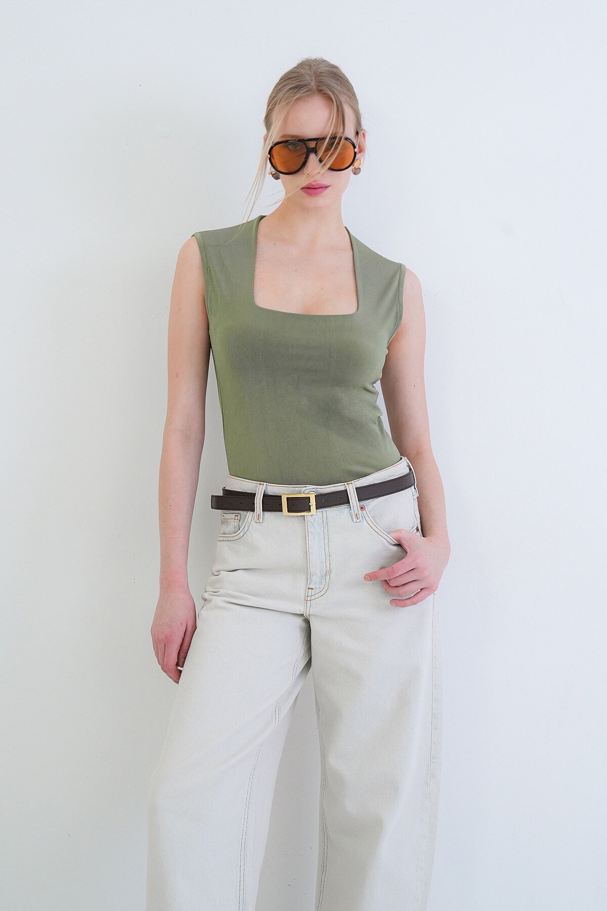 Kare Yaka Kalın Askılı Sandy Bluz