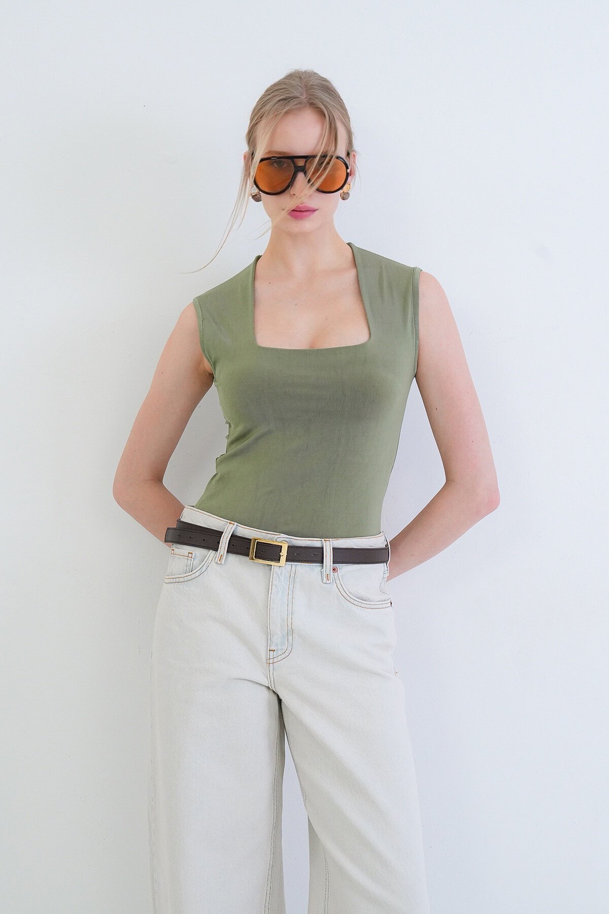 Kare Yaka Kalın Askılı Sandy Bluz