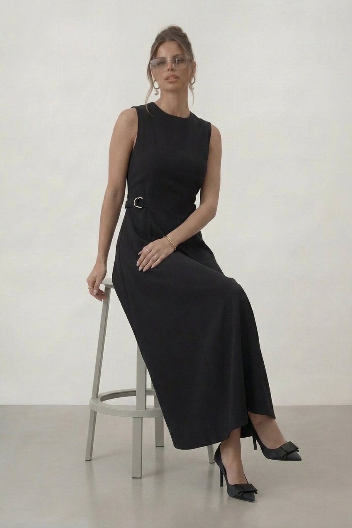 Kemer Detaylı Kolsuz Midi Elbise