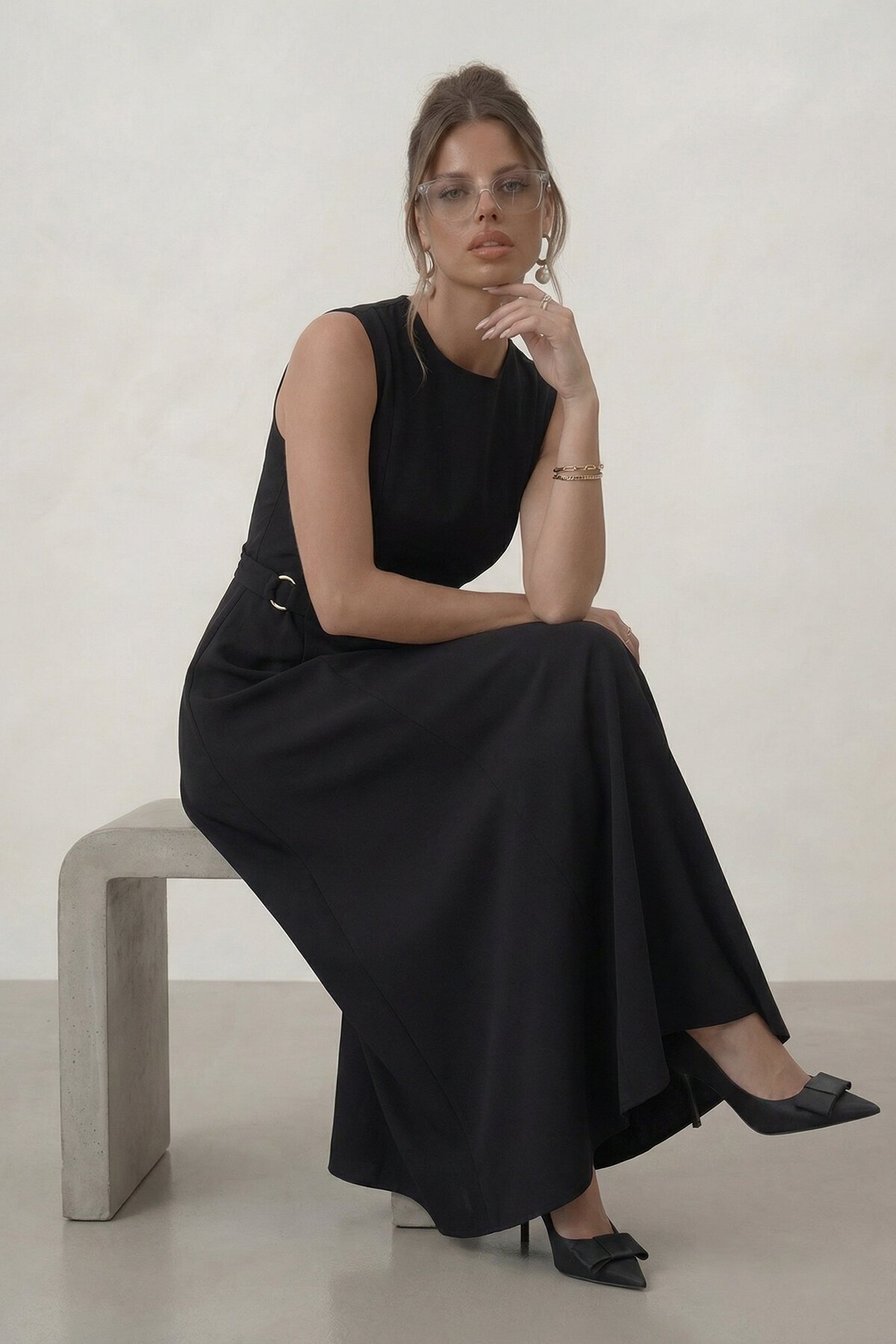 Kemer Detaylı Kolsuz Midi Elbise