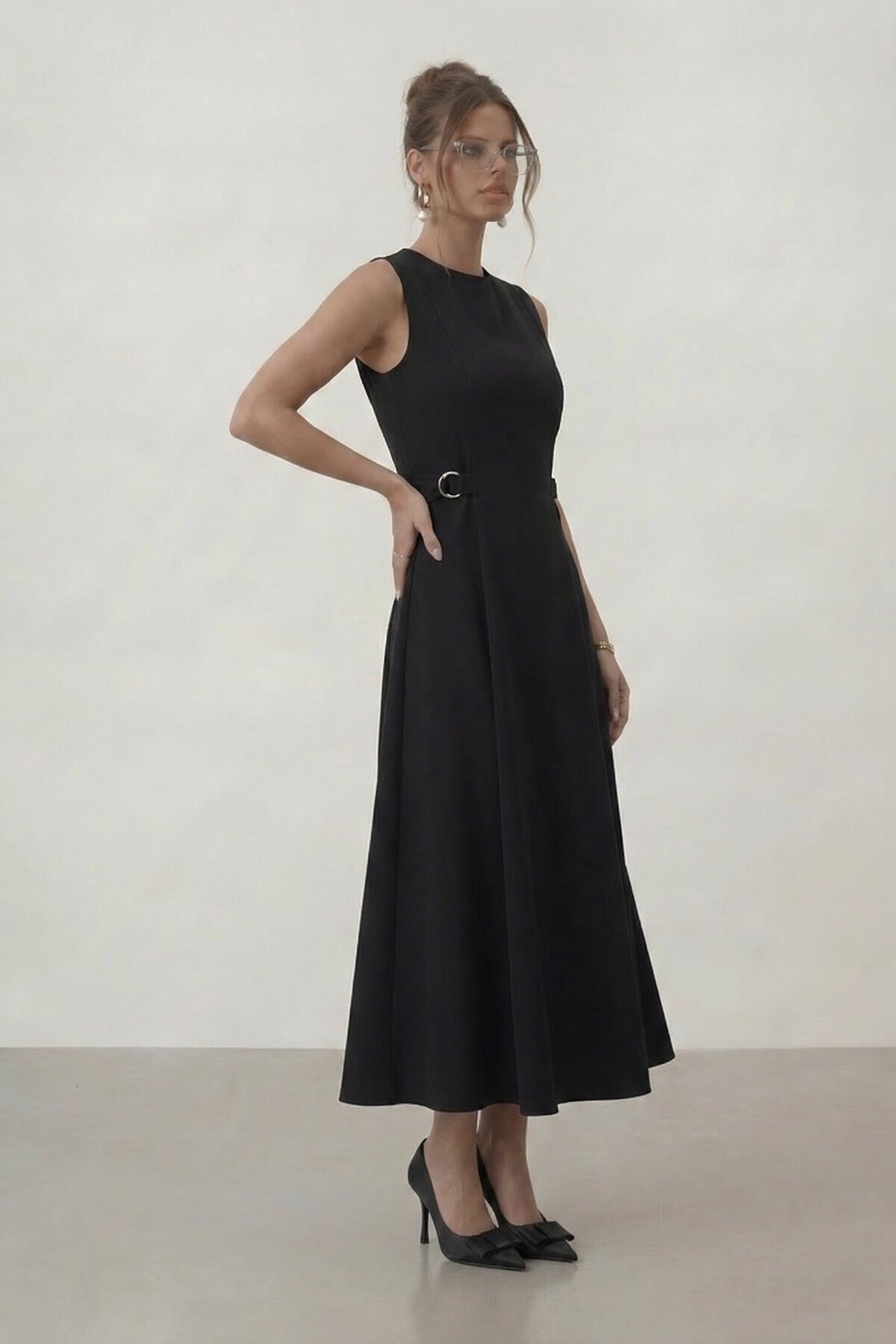 Kemer Detaylı Kolsuz Midi Elbise