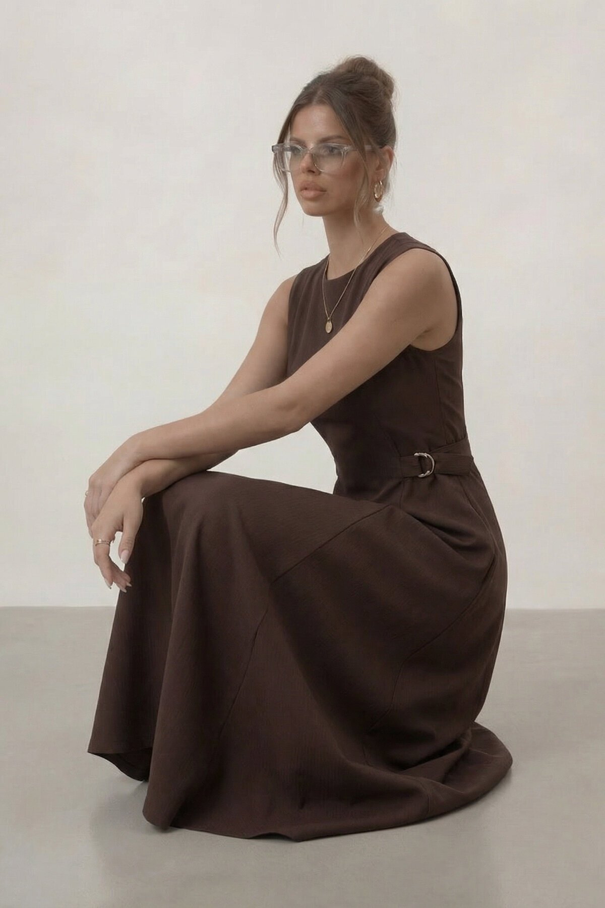 Kemer Detaylı Kolsuz Midi Elbise