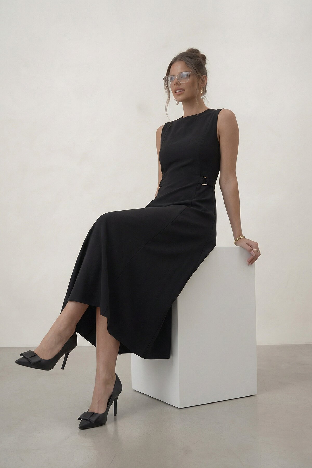 Kemer Detaylı Kolsuz Midi Elbise