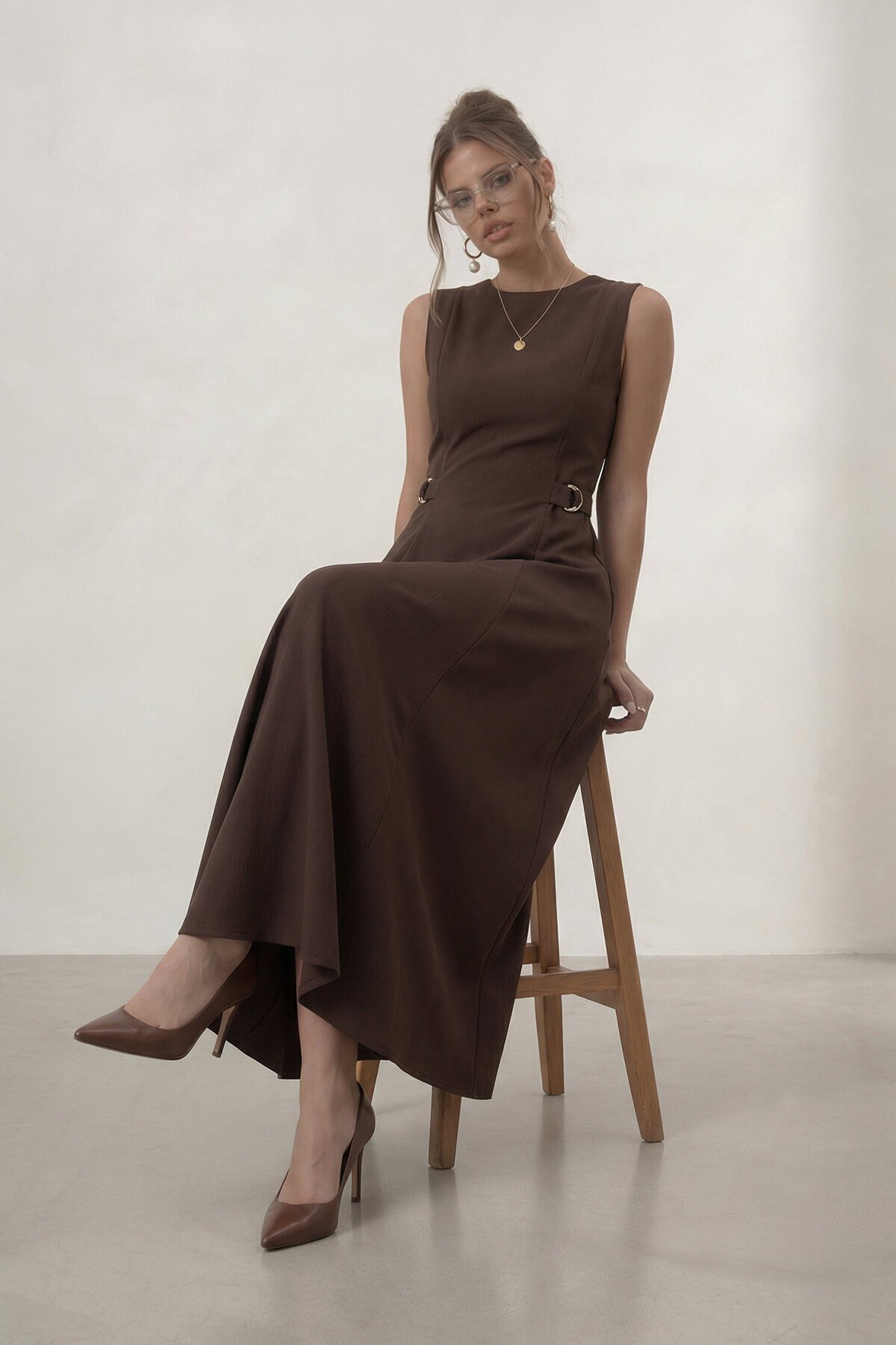 Kemer Detaylı Kolsuz Midi Elbise