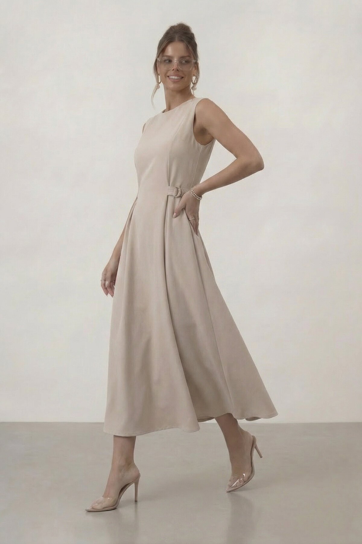 Kemer Detaylı Kolsuz Midi Elbise