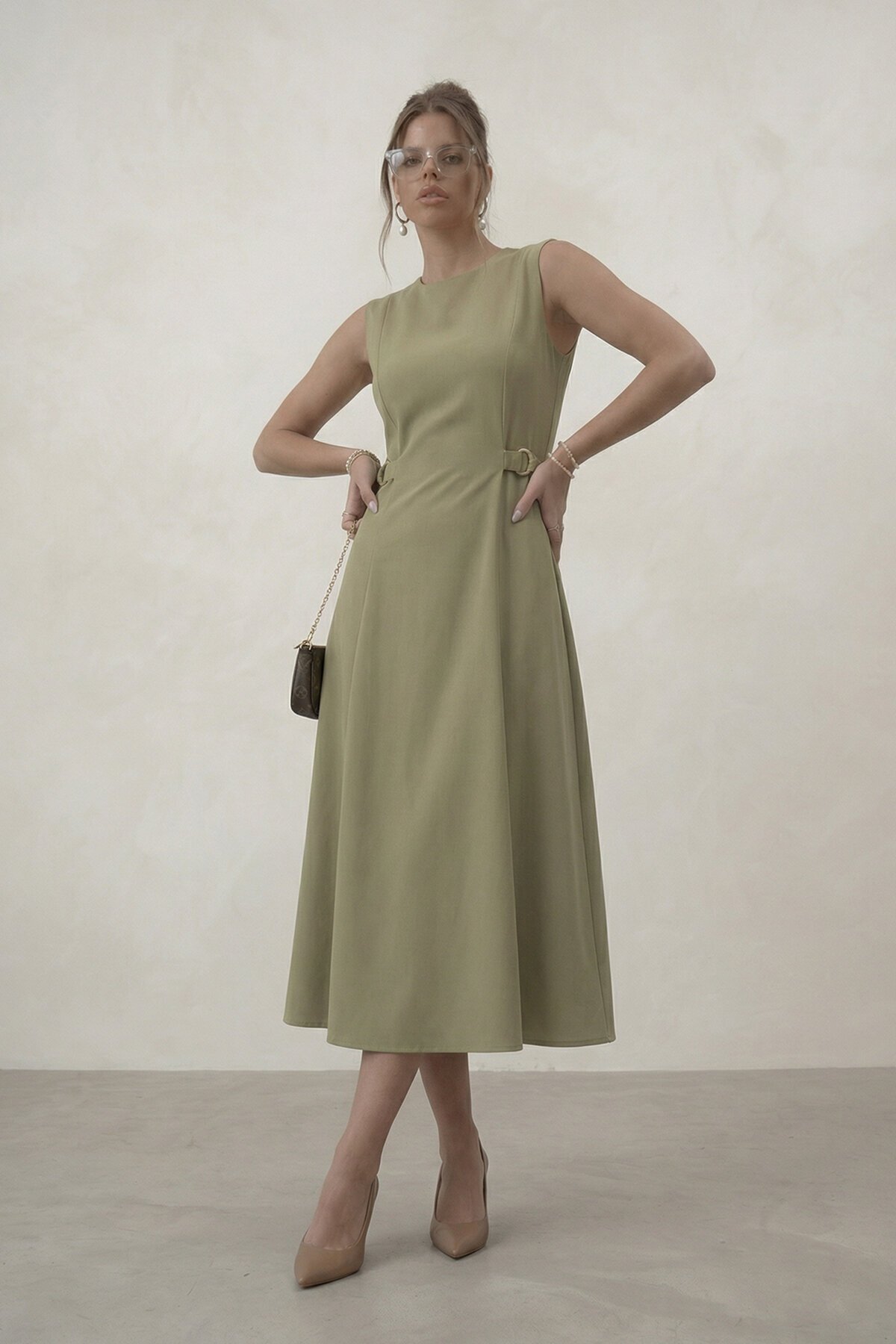 Kemer Detaylı Kolsuz Midi Elbise