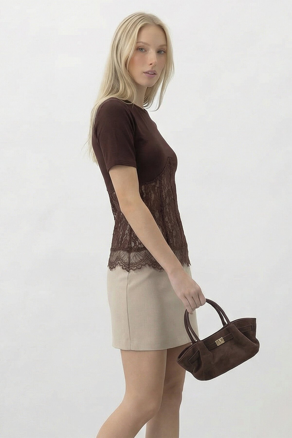 Kısa Kollu Dantel Detaylı Bluz