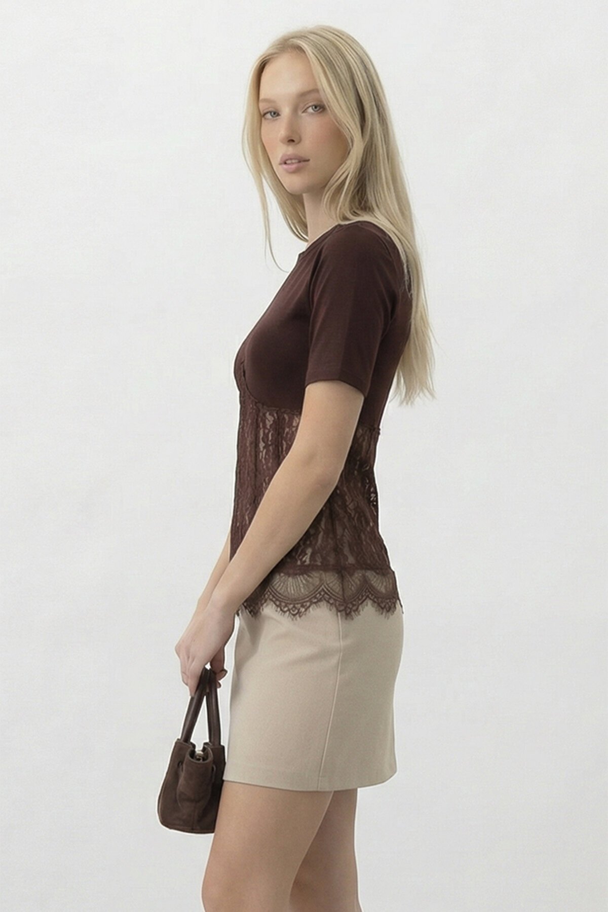 Kısa Kollu Dantel Detaylı Bluz