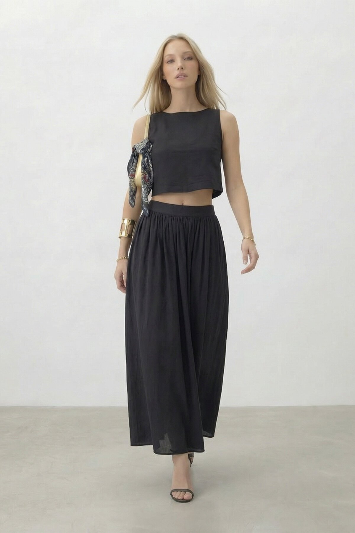 Kolsuz Crop Bluz Ve Uzun Etek Takım