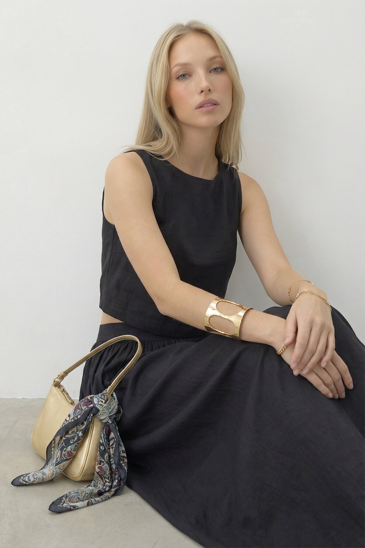 Kolsuz Crop Bluz Ve Uzun Etek Takım