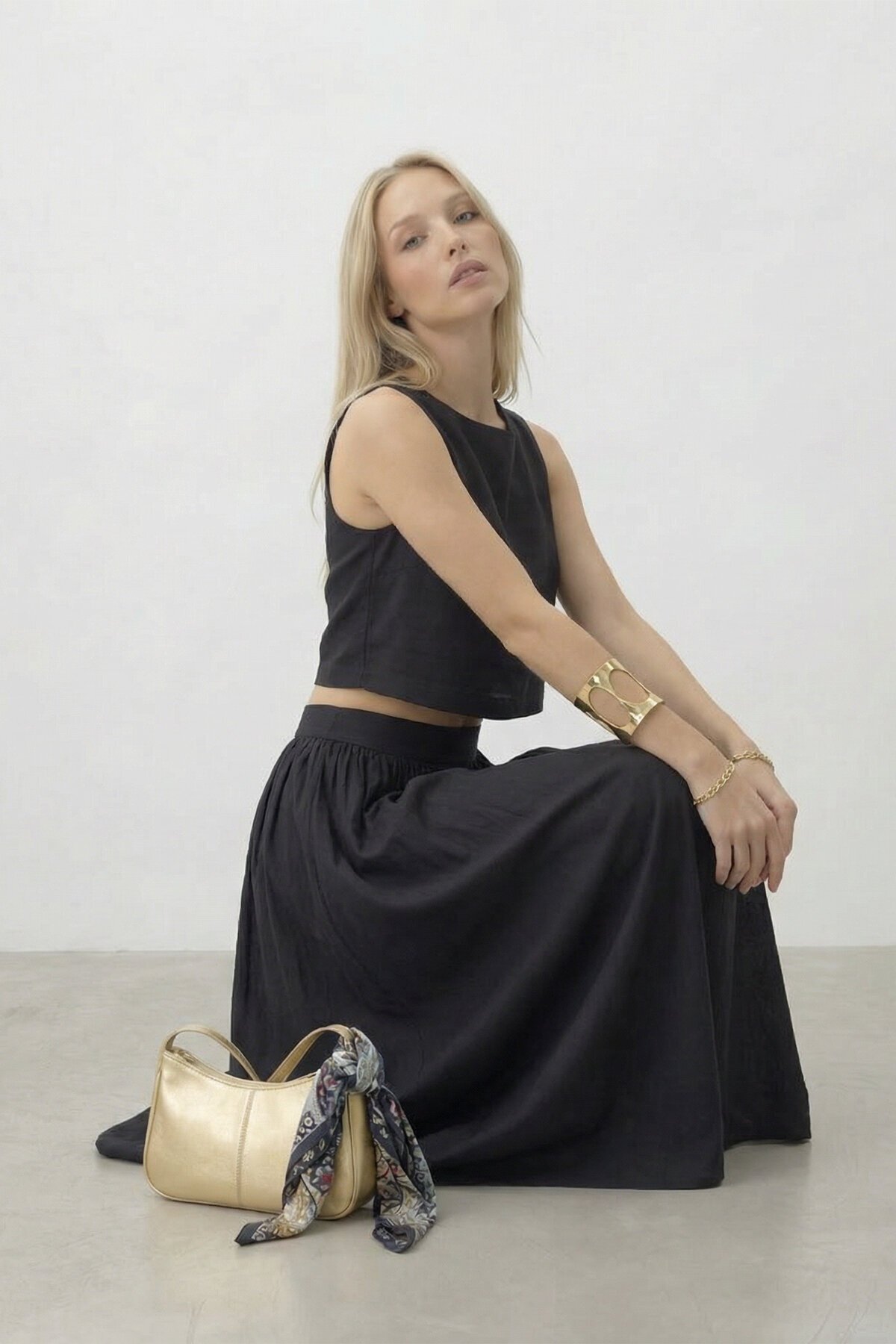 Kolsuz Crop Bluz Ve Uzun Etek Takım