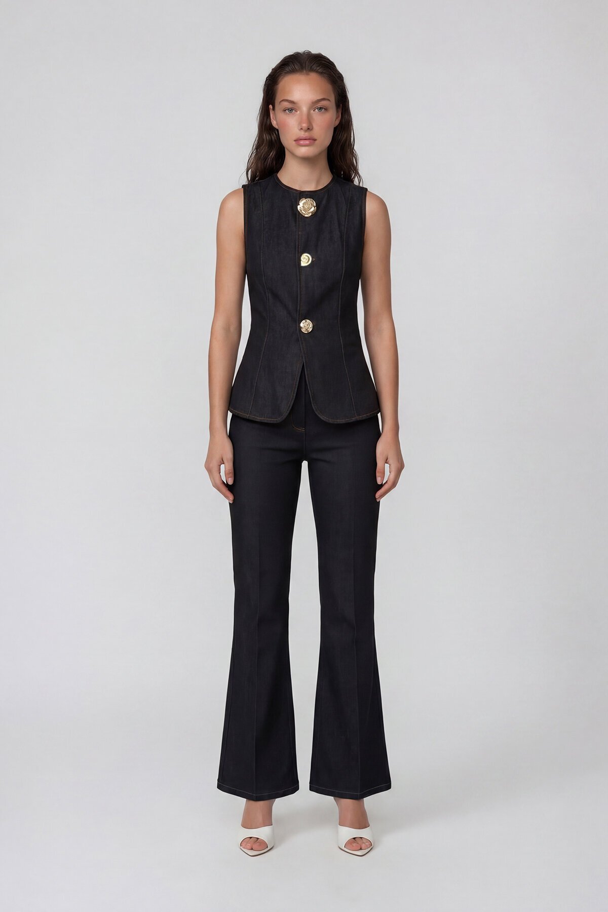 Kolsuz Düğme Detaylı Yelek Ve Denim Pantolon Takım