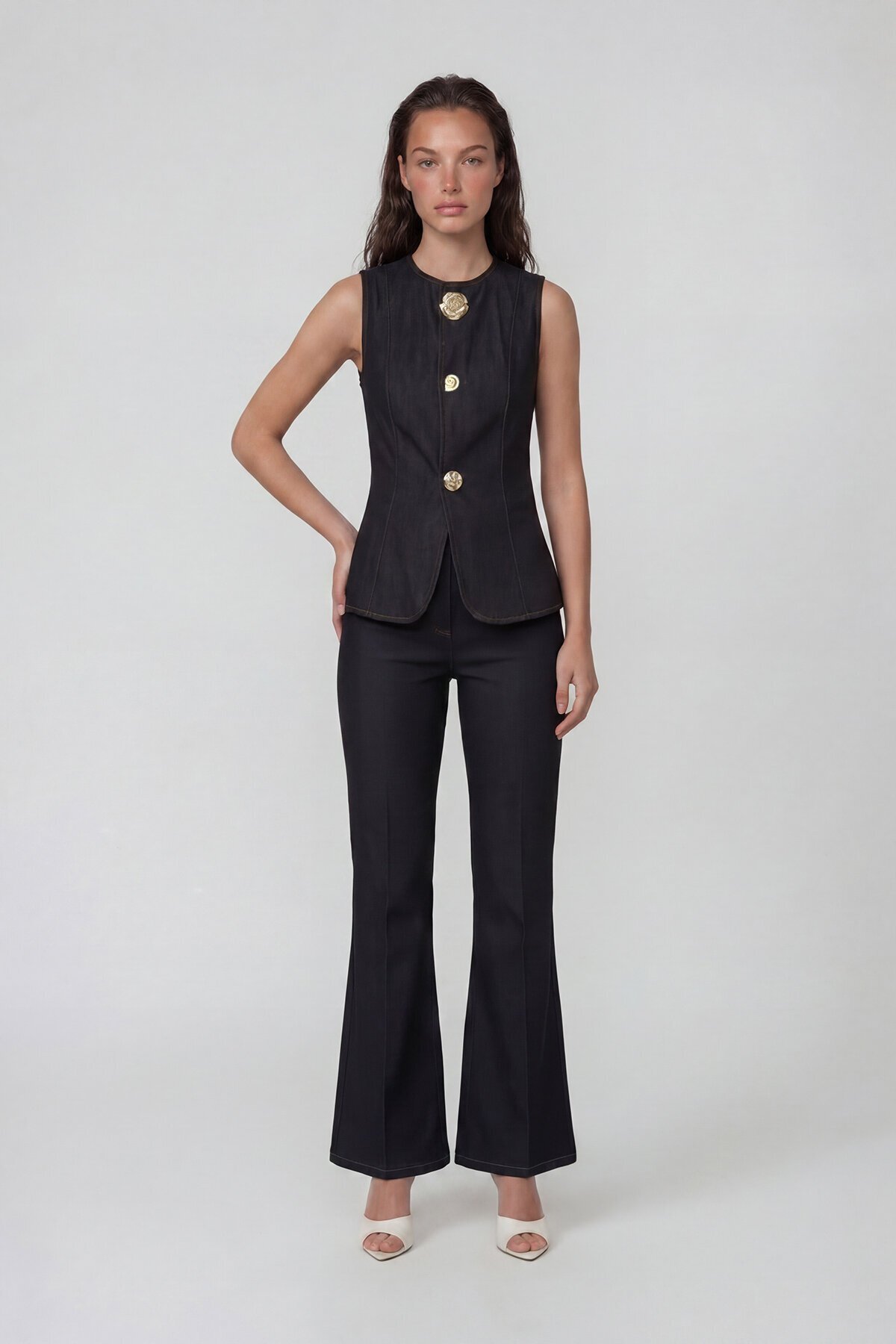 Kolsuz Düğme Detaylı Yelek Ve Denim Pantolon Takım