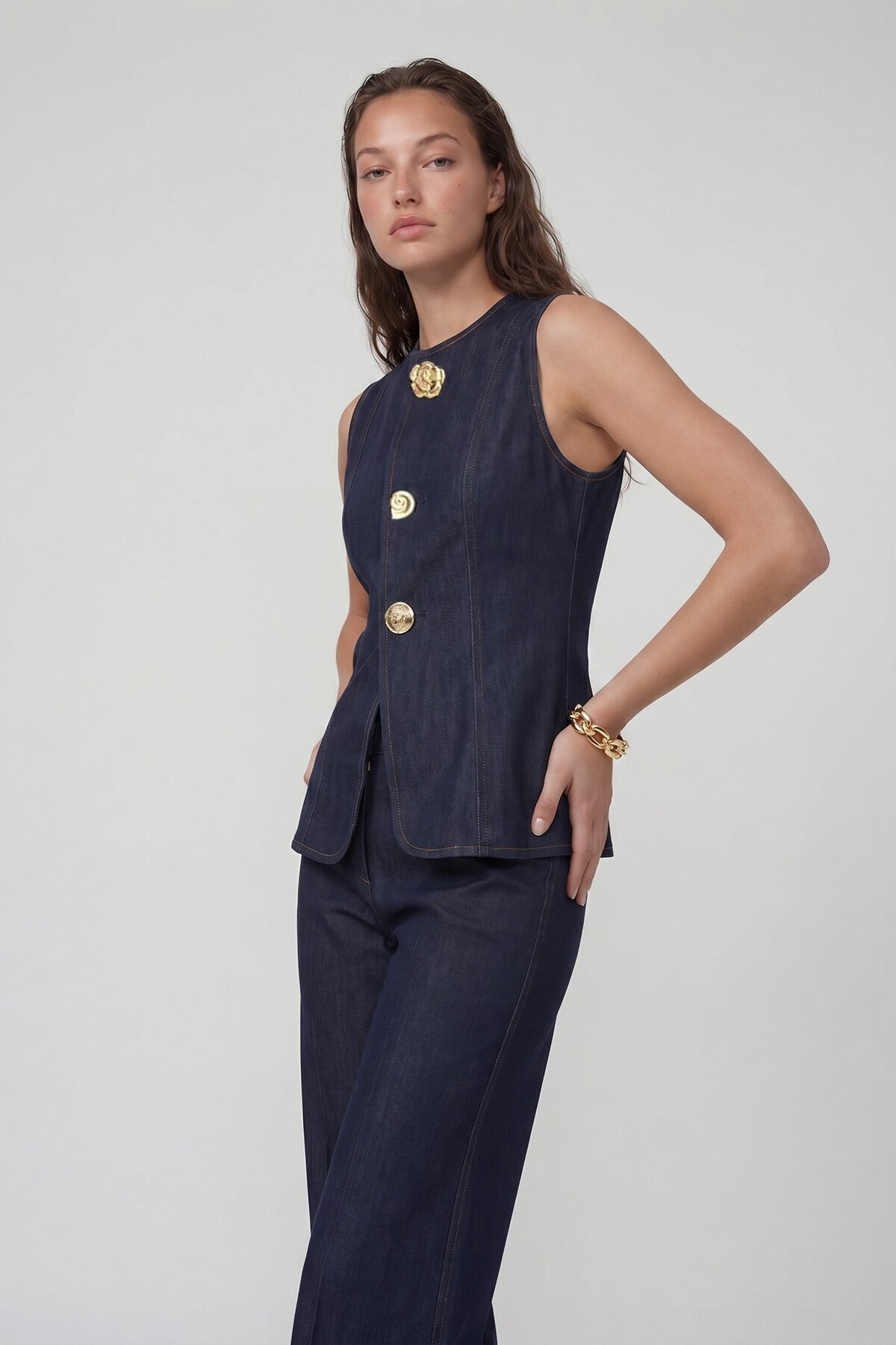 Kolsuz Düğme Detaylı Yelek Ve Denim Pantolon Takım