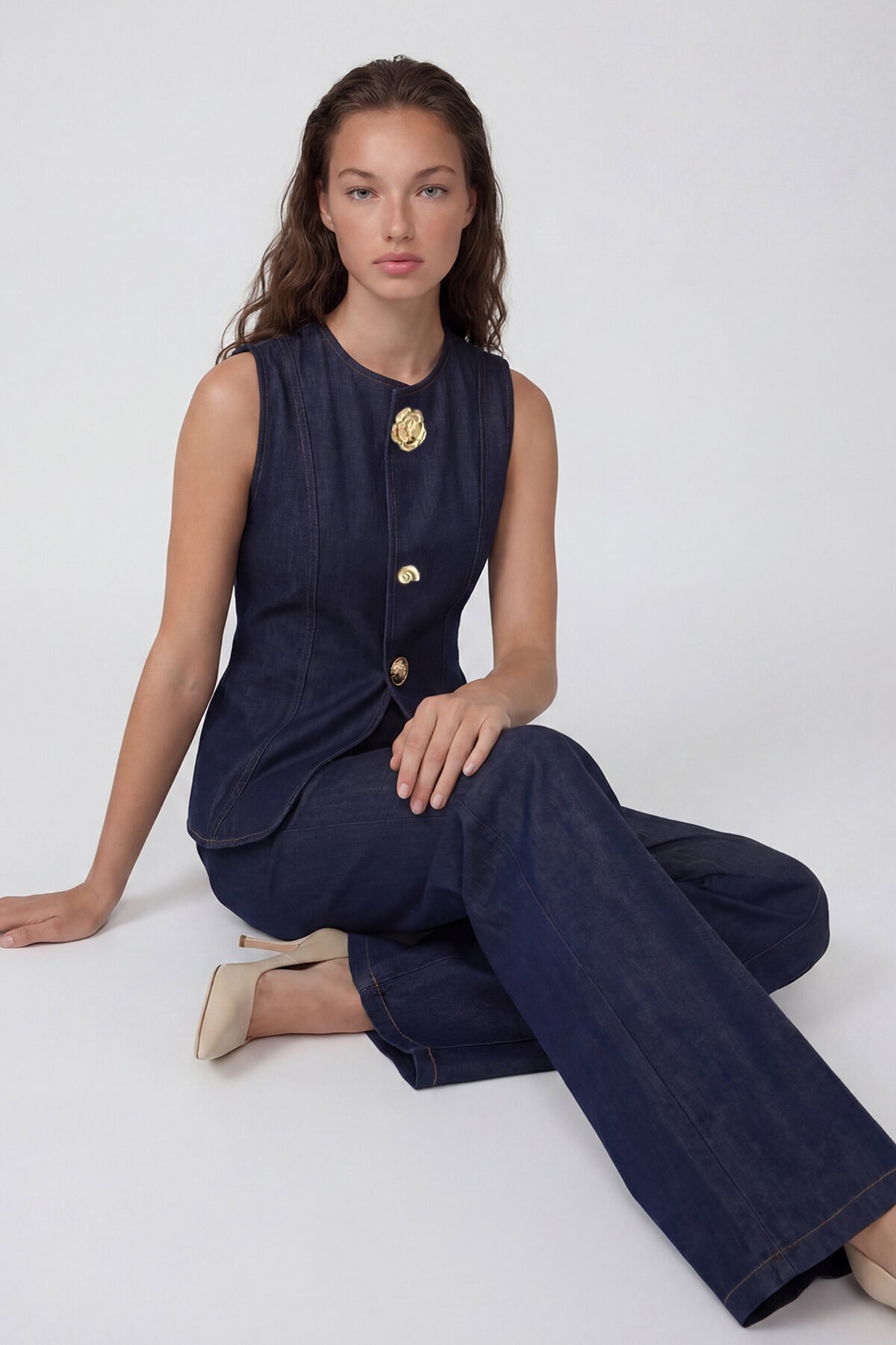 Kolsuz Düğme Detaylı Yelek Ve Denim Pantolon Takım