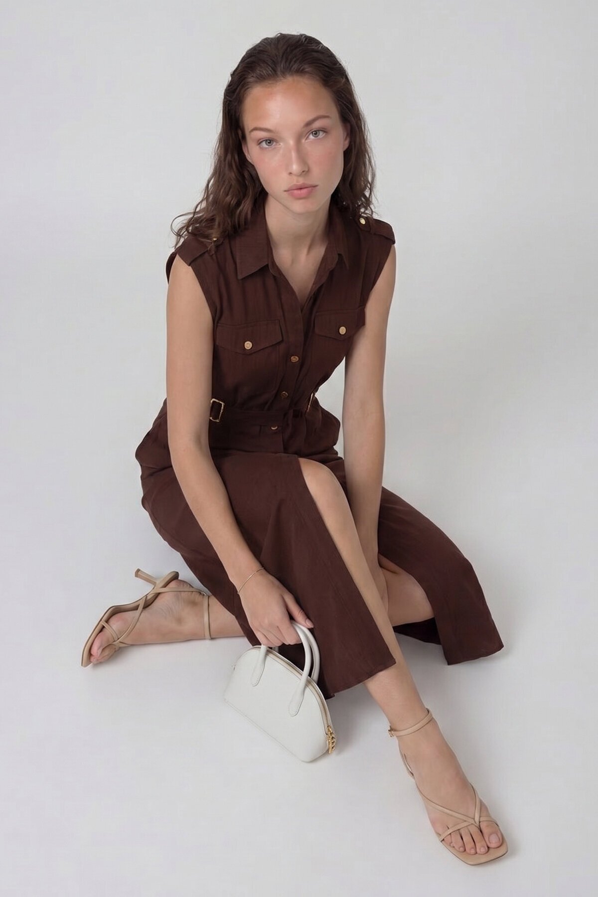 Kolsuz Gömlek Yaka Düğme Ve Kemer Detaylı Midi Elbise