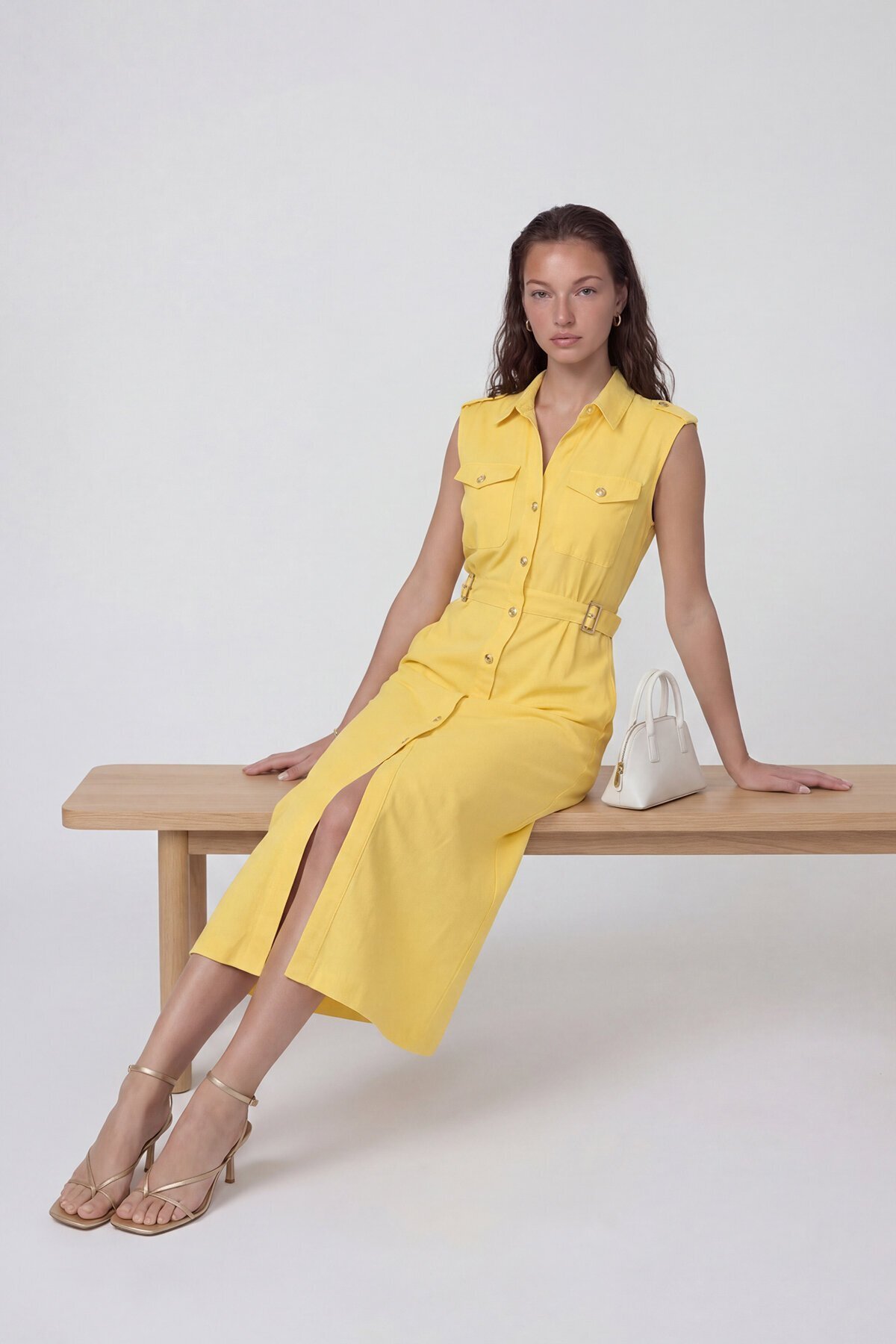 Kolsuz Gömlek Yaka Düğme Ve Kemer Detaylı Midi Elbise