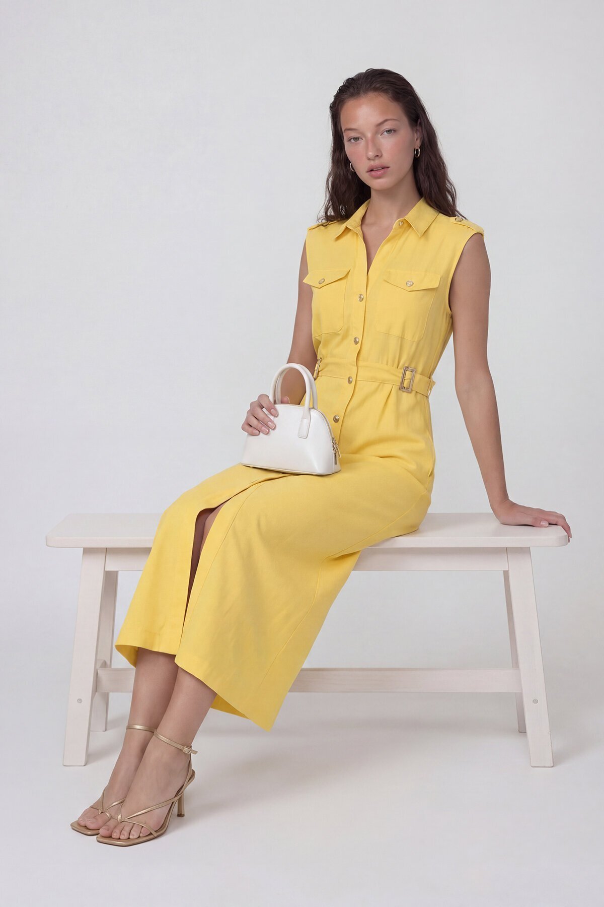 Kolsuz Gömlek Yaka Düğme Ve Kemer Detaylı Midi Elbise