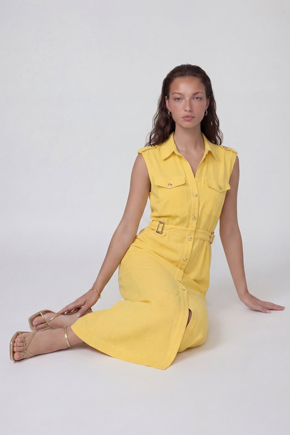 Kolsuz Gömlek Yaka Düğme Ve Kemer Detaylı Midi Elbise