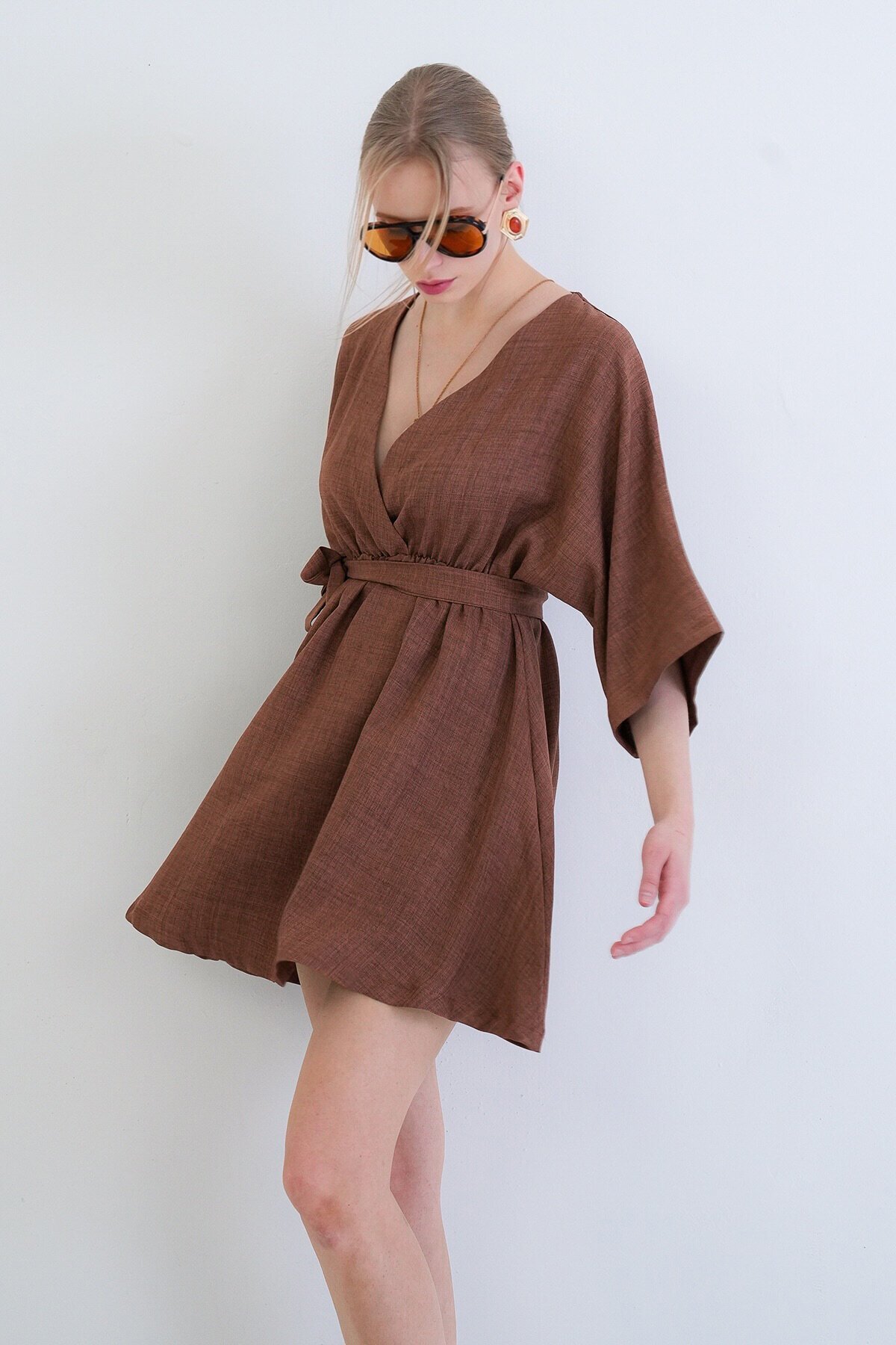 Kruvaze Yaka Beli Büzgülü Sofia Keten Elbise