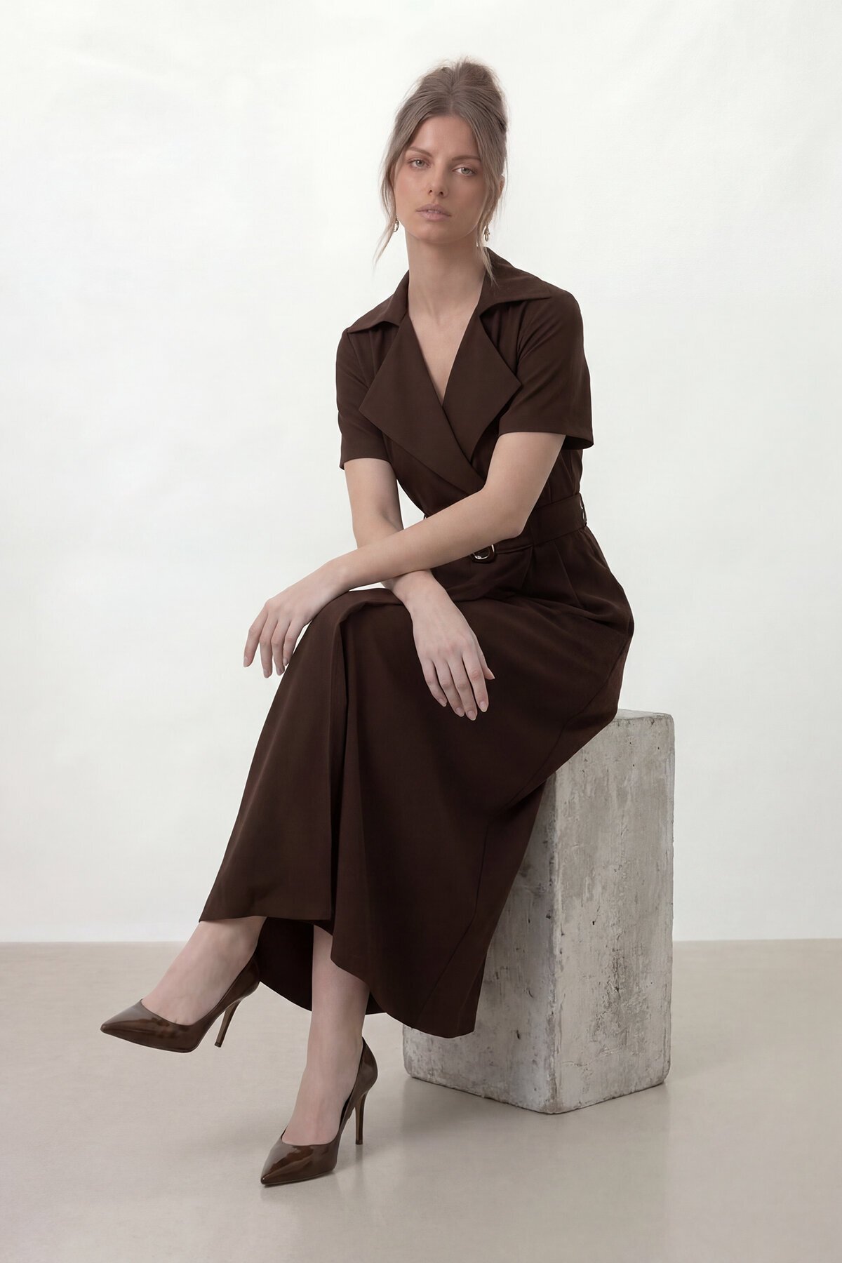 Kruvaze Yaka Gold Kemer Detaylı Kısa Kol Uzun Elbise