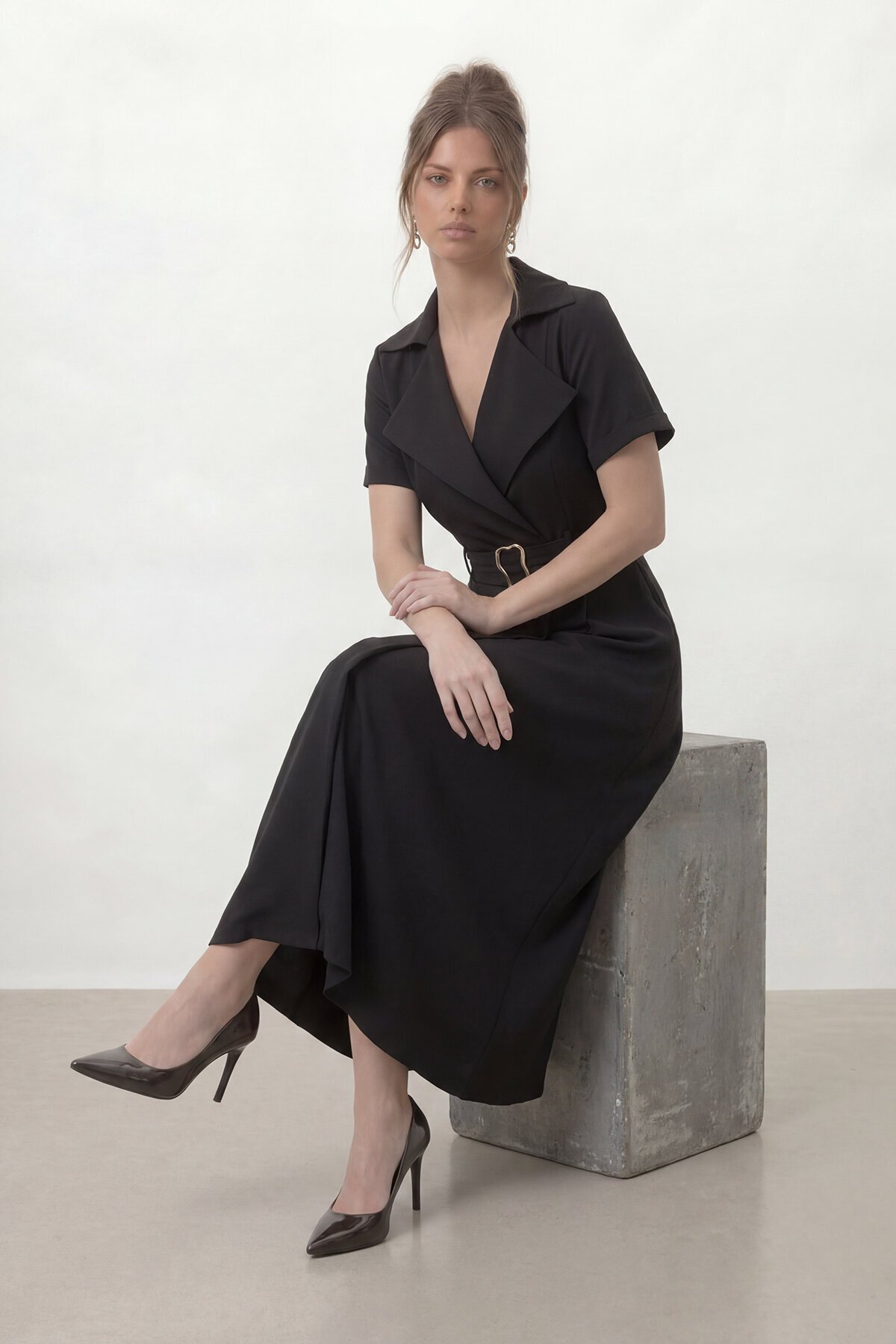 Kruvaze Yaka Gold Kemer Detaylı Kısa Kol Uzun Elbise