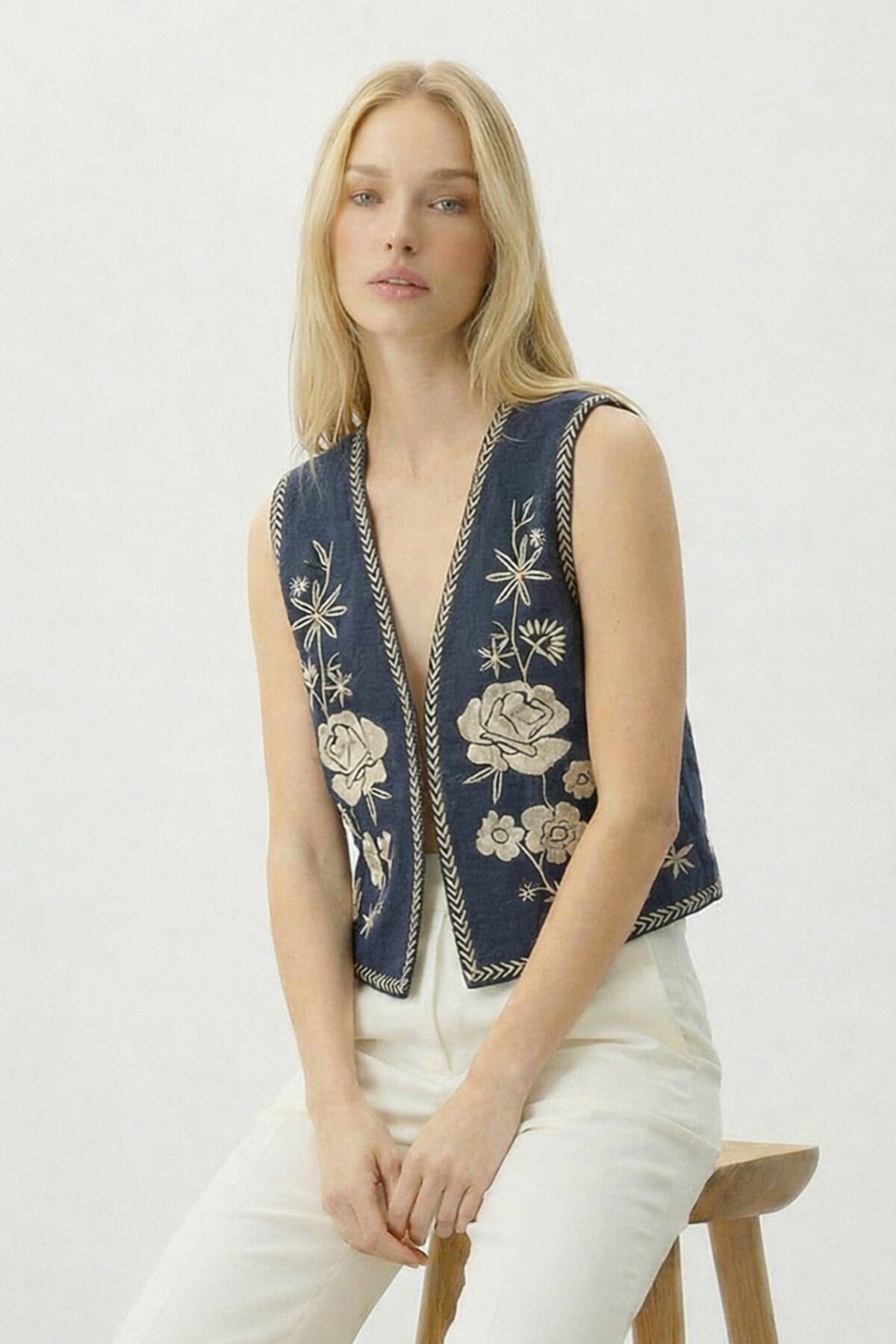 Lacivert Nakış Detaylı Astarlı Dokulu Crop Yelek