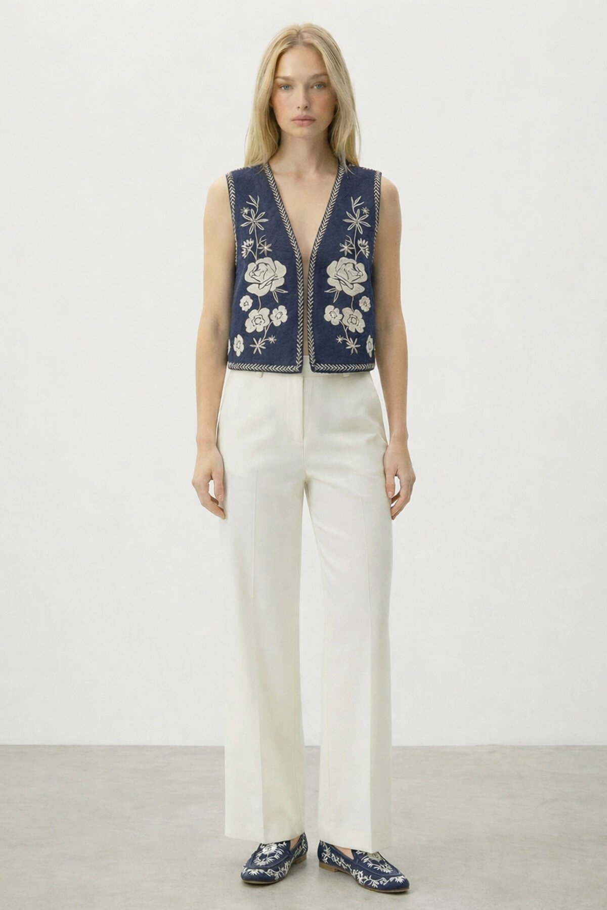 Lacivert Nakış Detaylı Astarlı Dokulu Crop Yelek