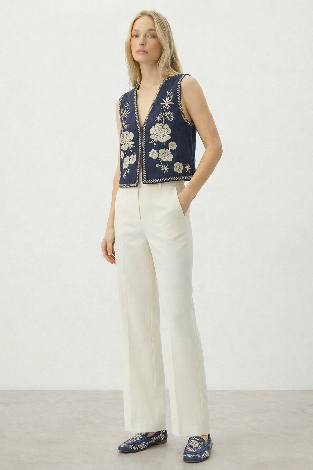 Lacivert Nakış Detaylı Astarlı Dokulu Crop Yelek