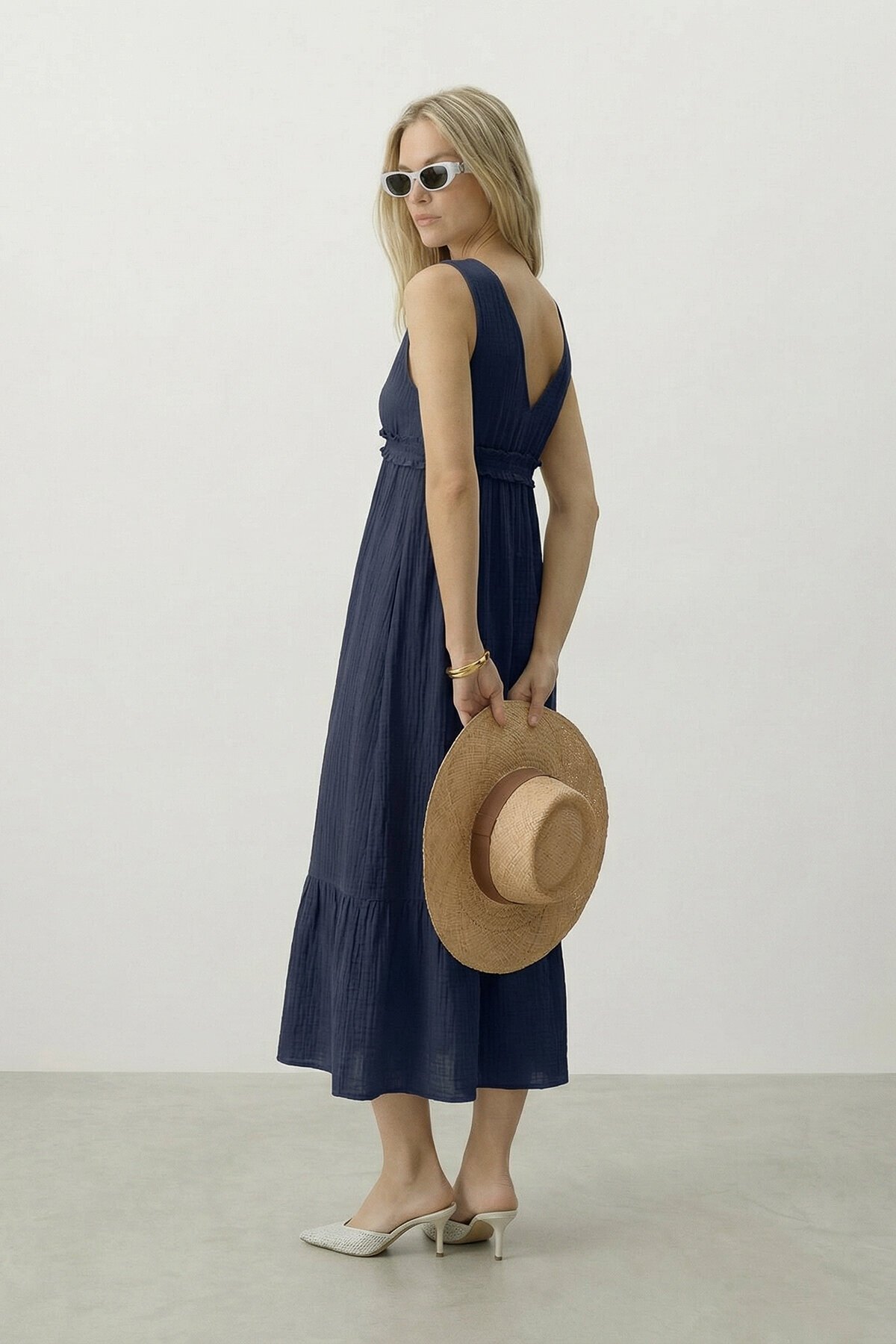 Lacivert V Yaka Fırfır Detaylı Astarlı Müslin Elbise