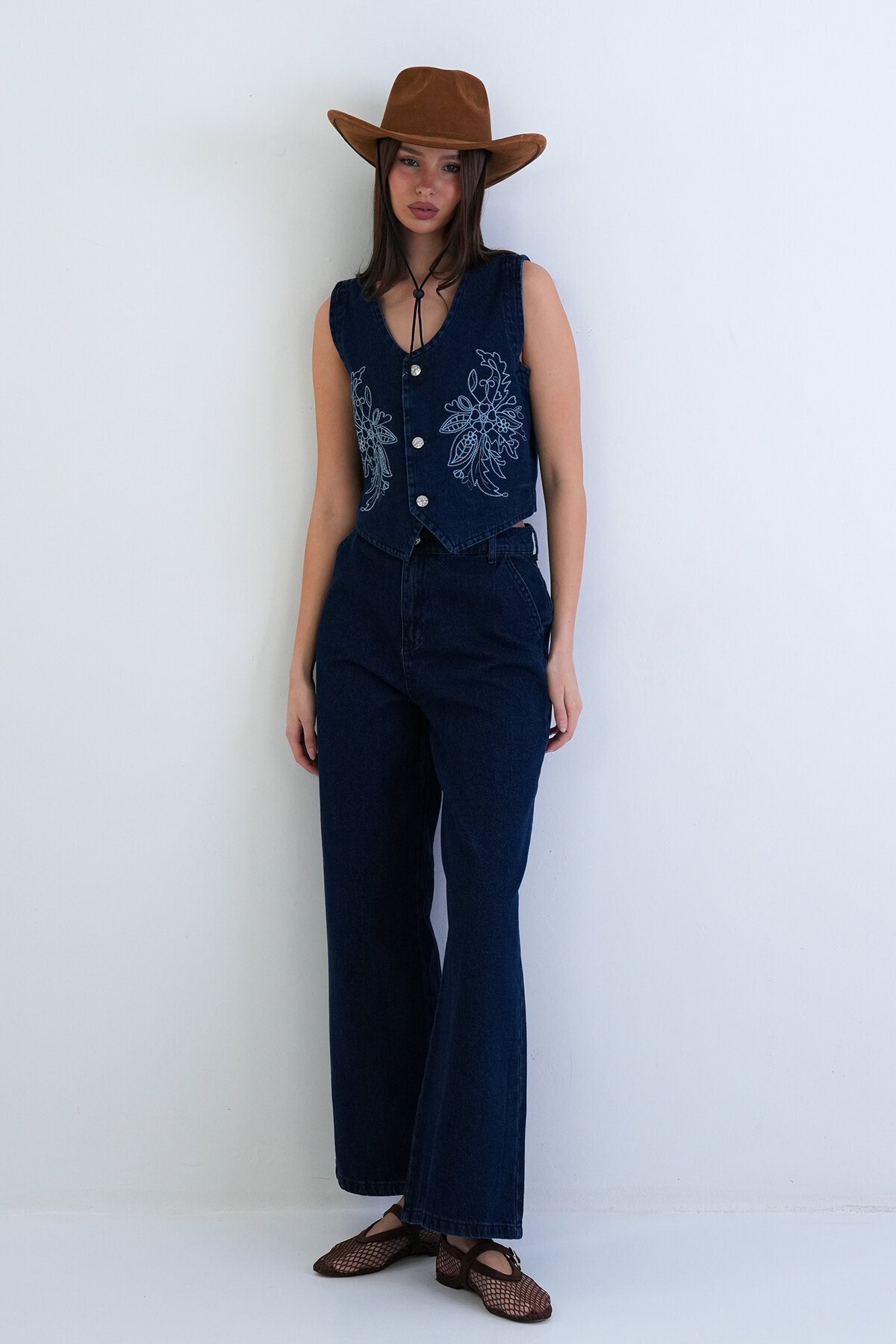 Nakışlı Kot Yelek Ve Denim Pantolon Takım