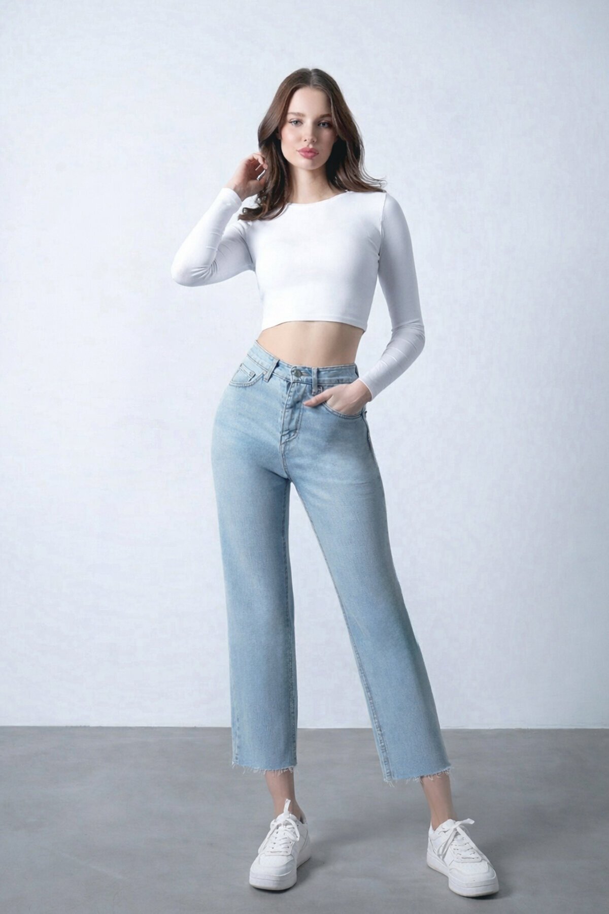 Püsküllü Düz Paça Jean