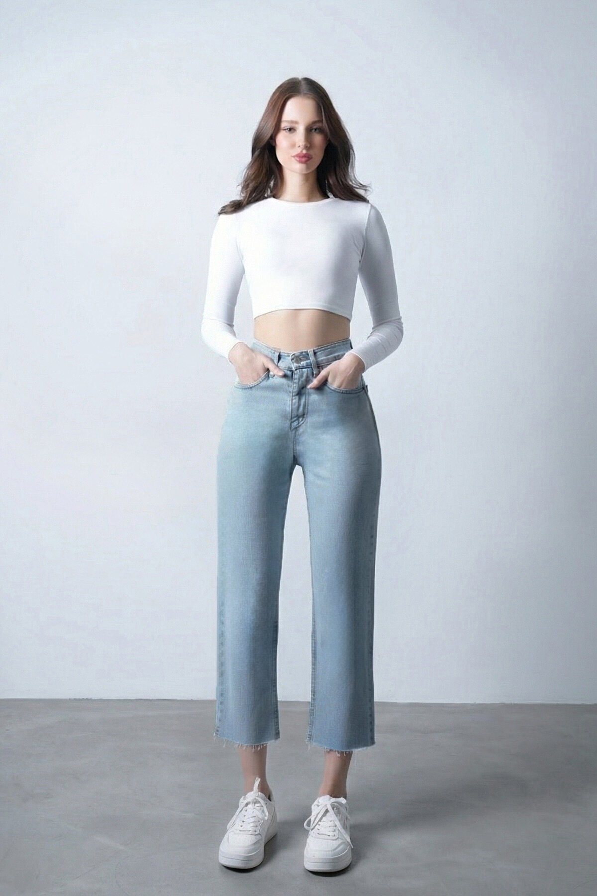 Püsküllü Düz Paça Jean