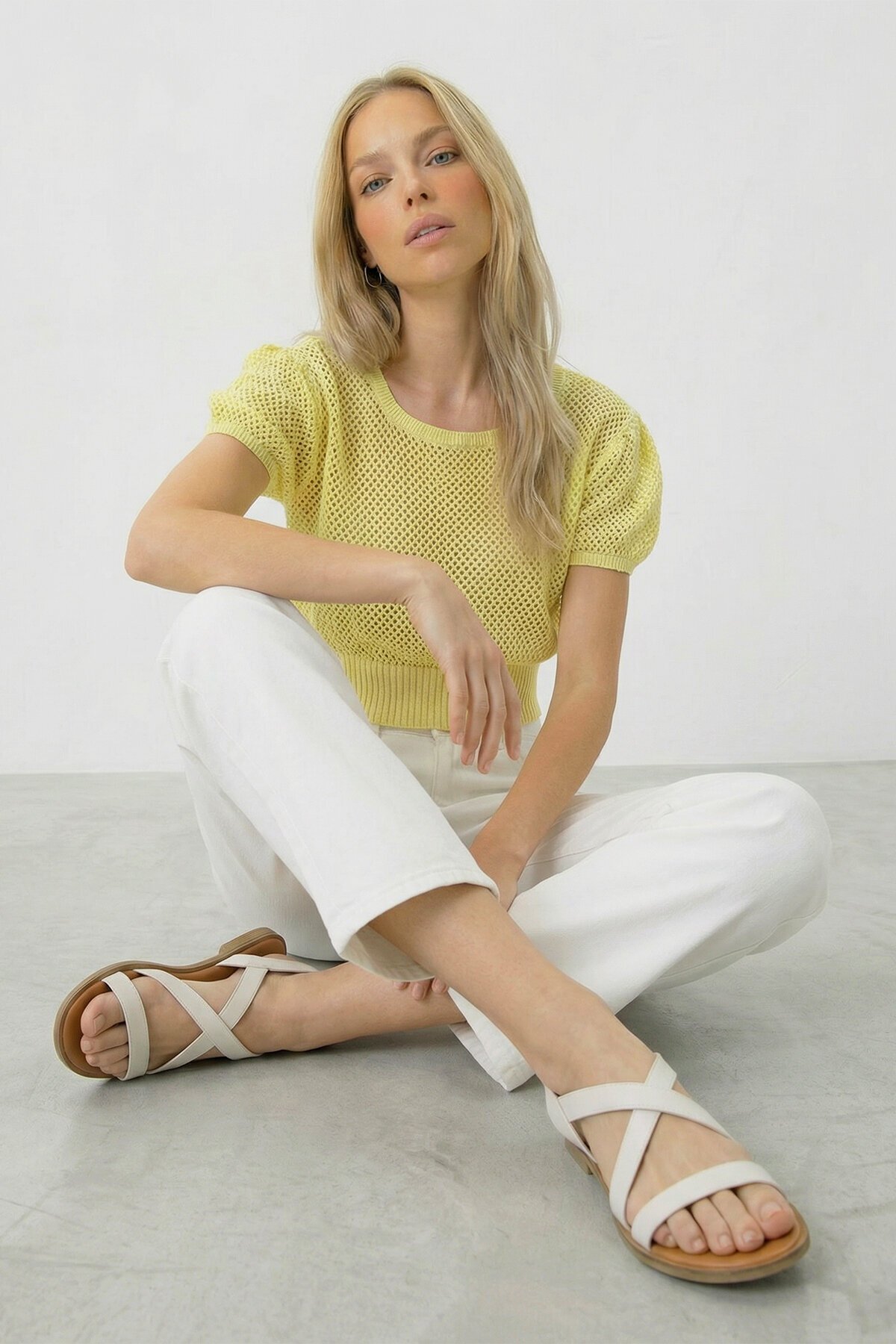 Sarı Beli Gipeli Ajurlu Crop Bluz