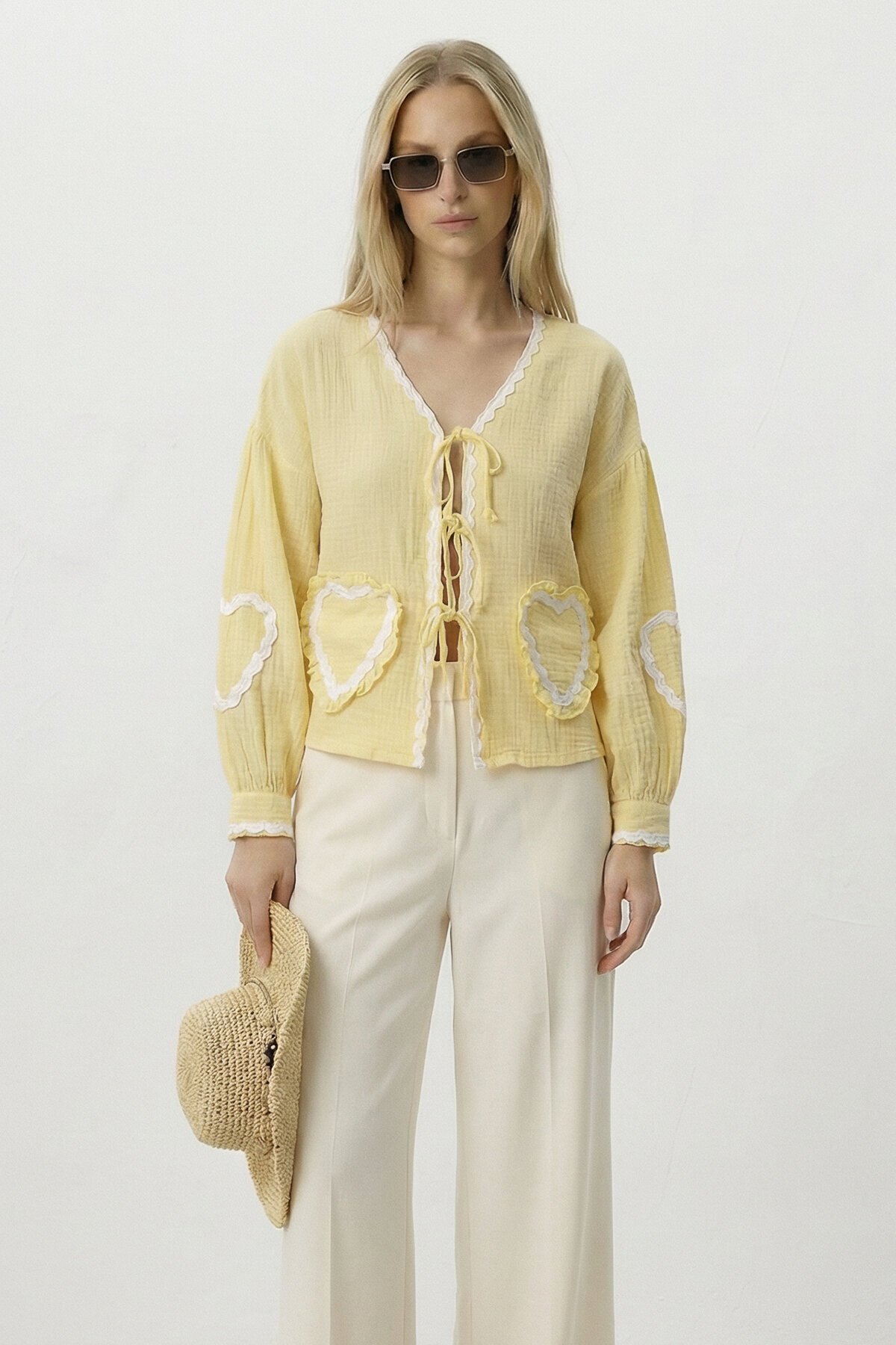 Sarı Kalp Nakışlı Bağlamalı Mevsimlik Ceket