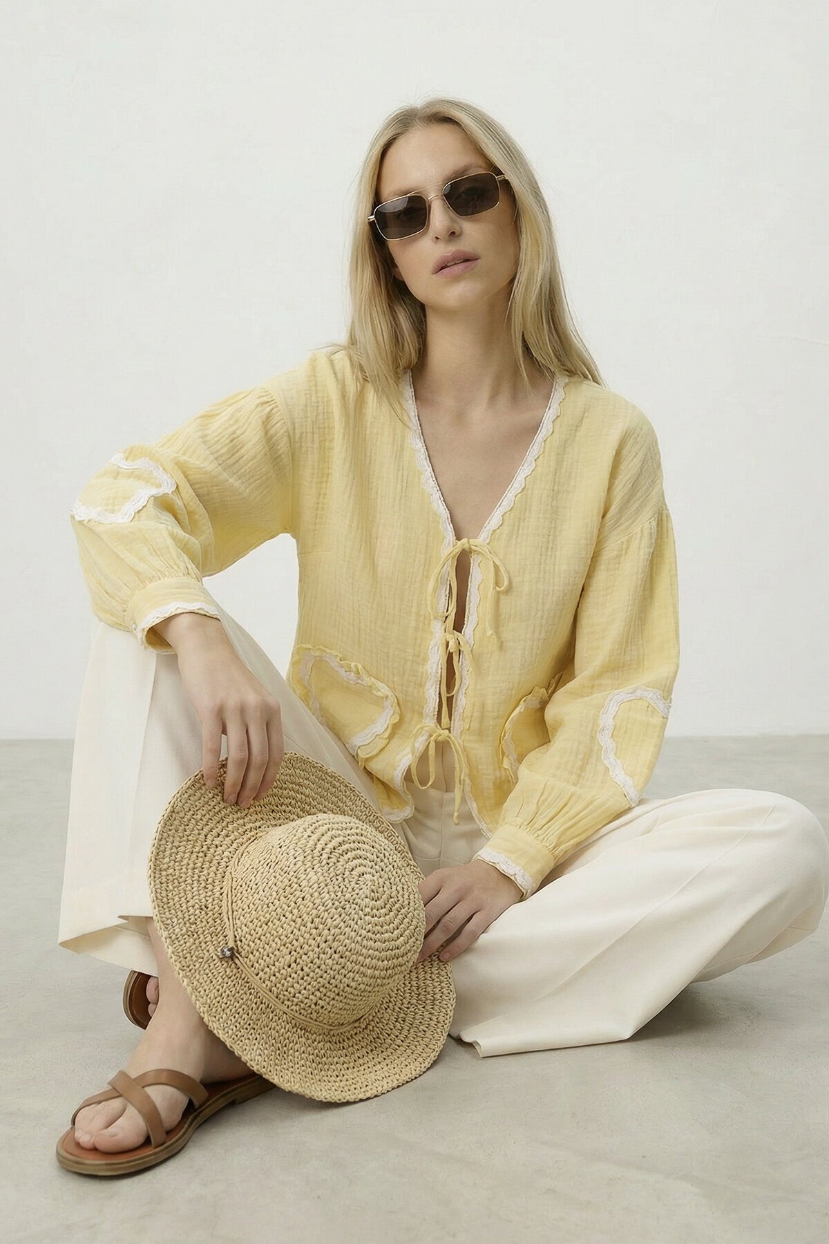 Sarı Kalp Nakışlı Bağlamalı Mevsimlik Ceket