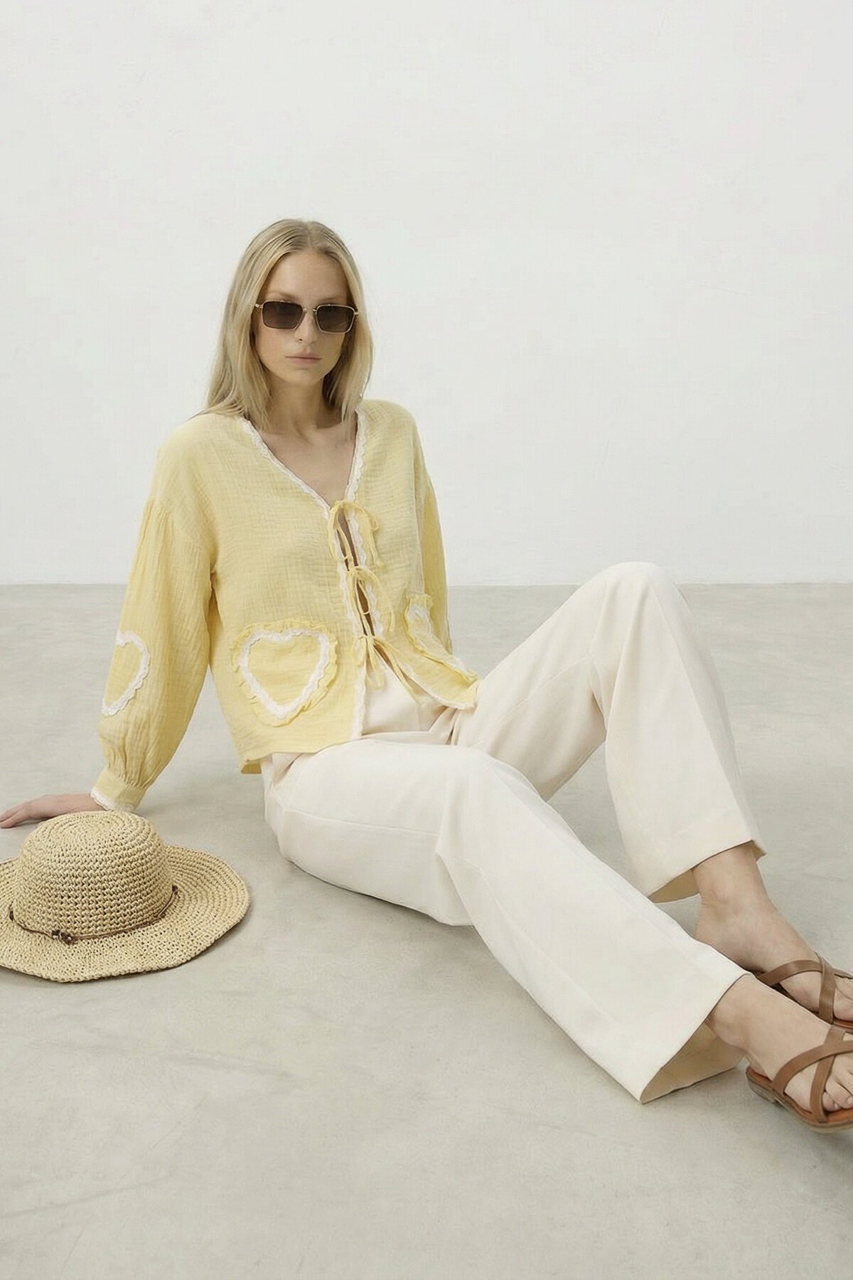 Sarı Kalp Nakışlı Bağlamalı Mevsimlik Ceket