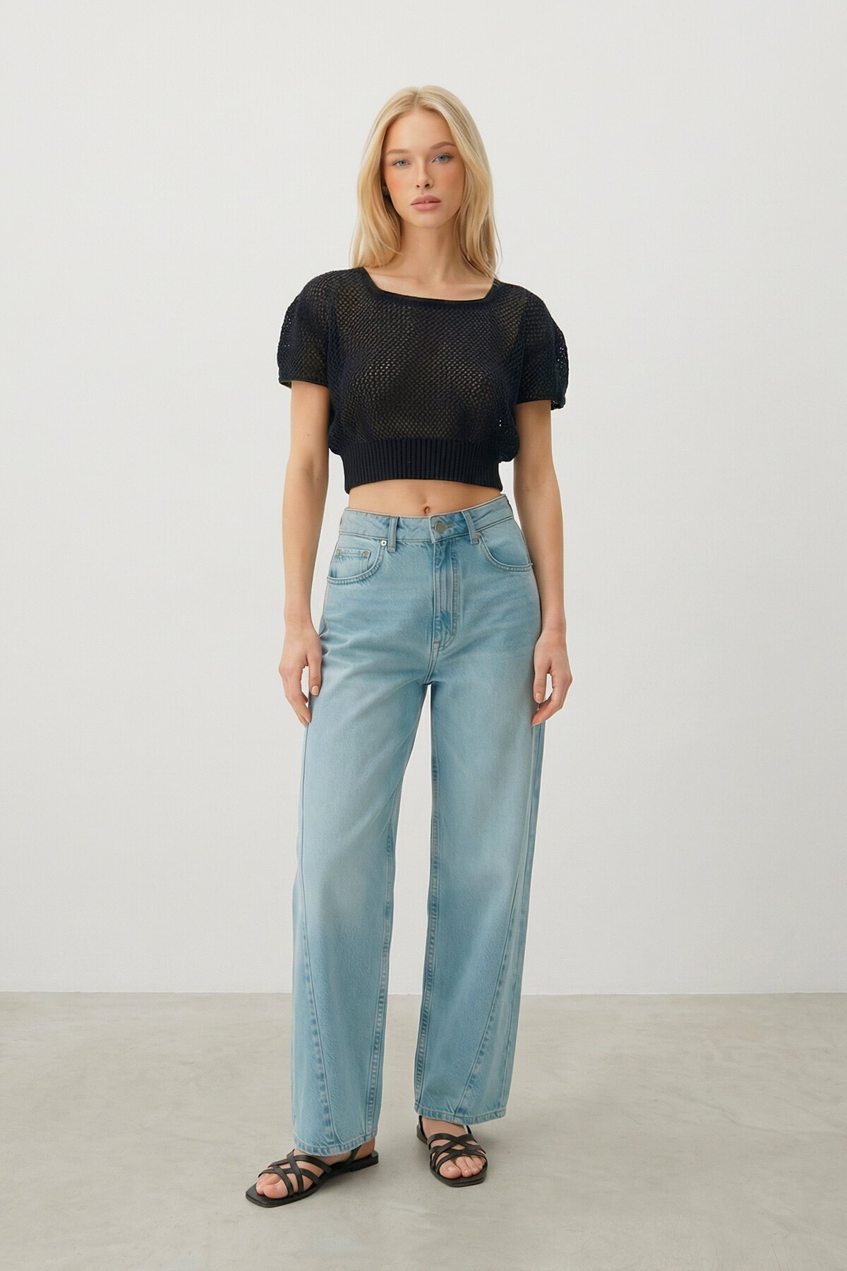 Siyah Beli Gipeli Ajurlu Crop Bluz