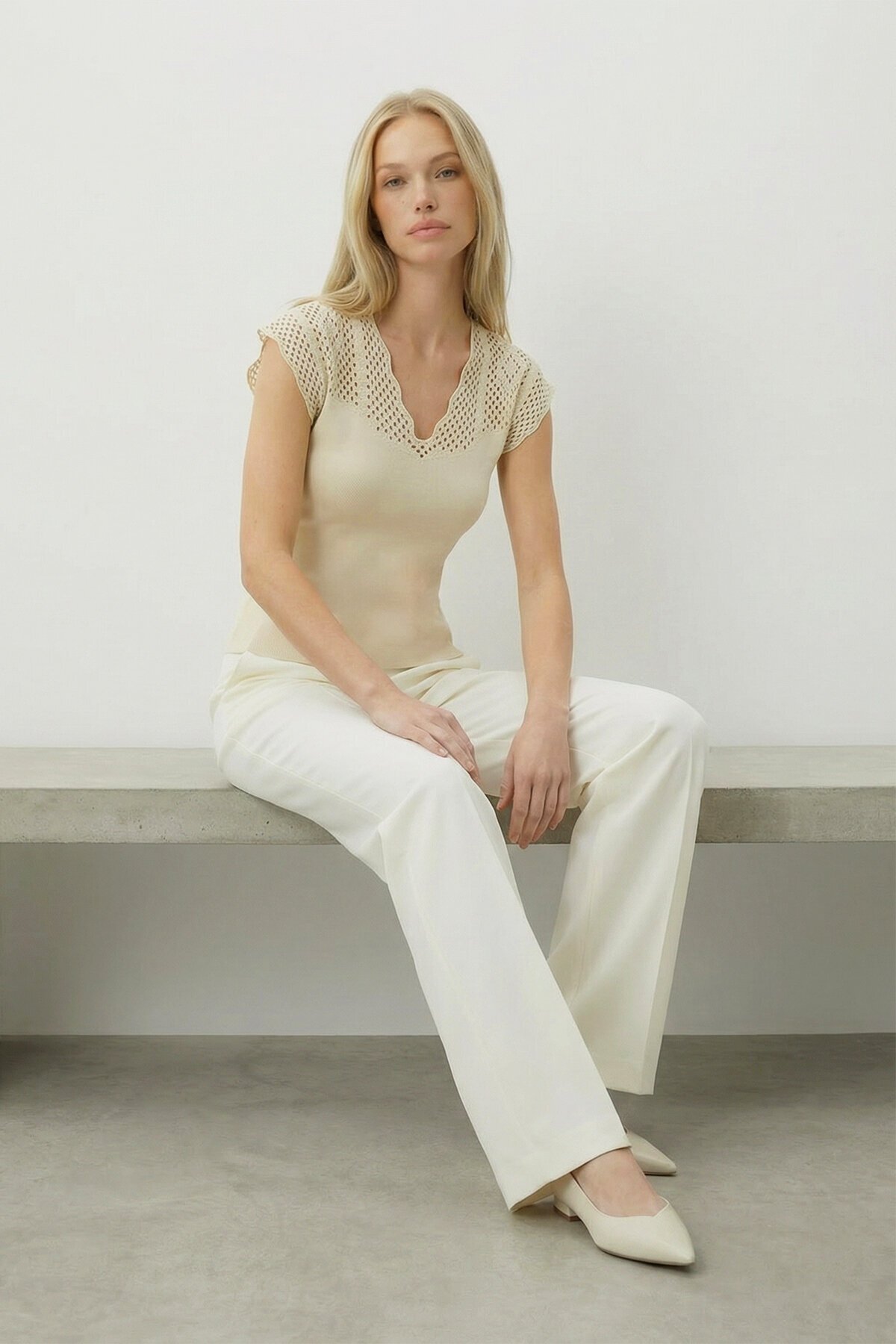 Taş Önü Ve Arkası V Yaka Delik Ajurlu Triko Bluz