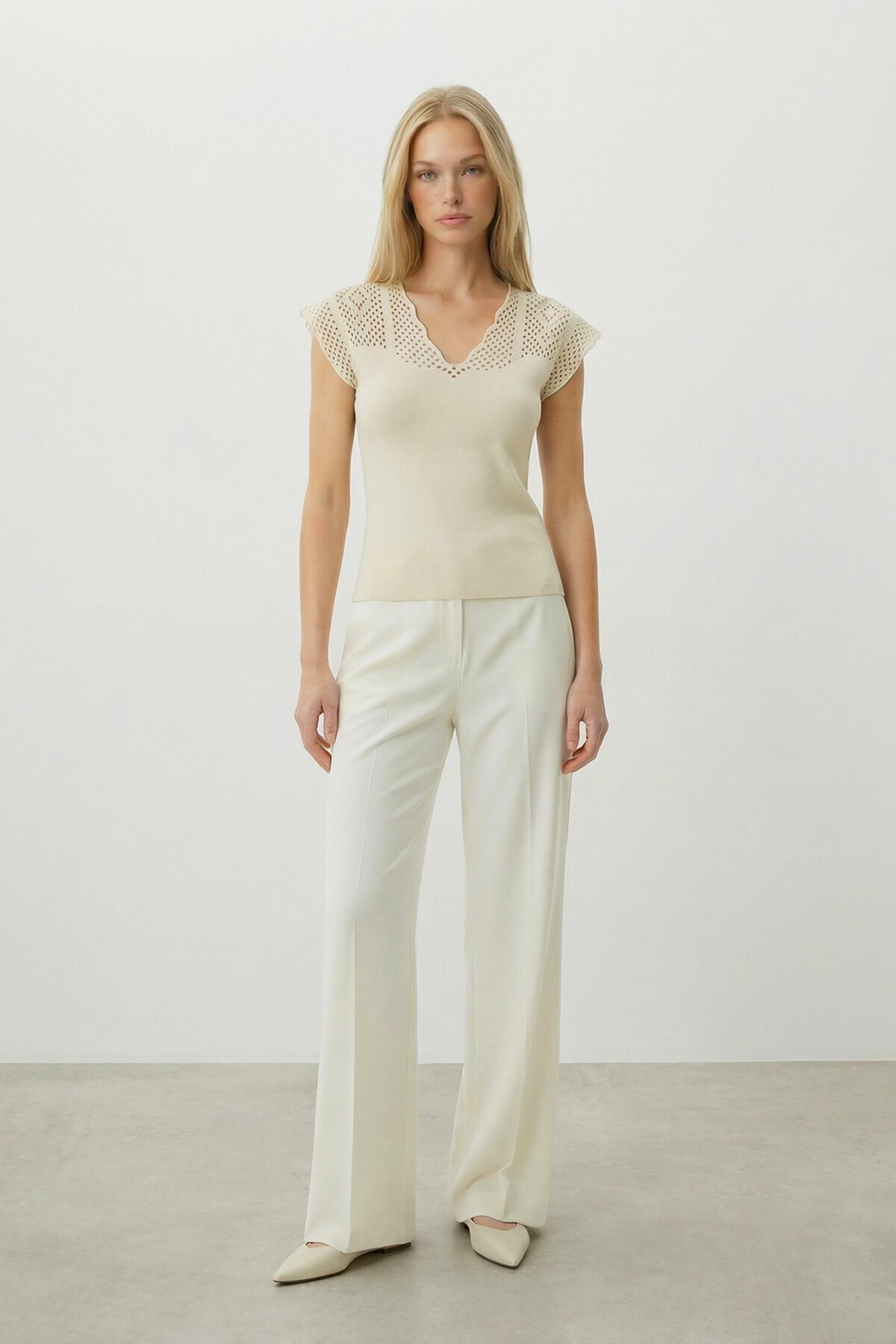 Taş Önü Ve Arkası V Yaka Delik Ajurlu Triko Bluz